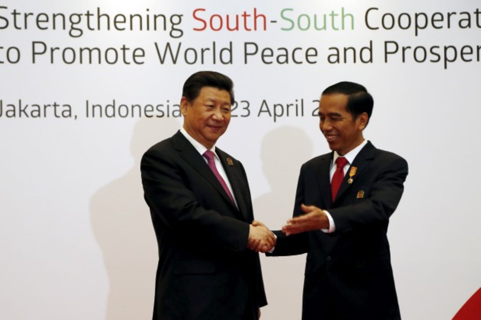 <p>Indonesia’s President Joko Widodo (R) greets China’s President Xi Jinping during the arrival for the opening ceremony of the A…April 2015. The 60th Asian-African Conference is held in Jakarta and Bandung from 19 to 24 April 2015. REUTERS/Mast Irham/POOL</p>
