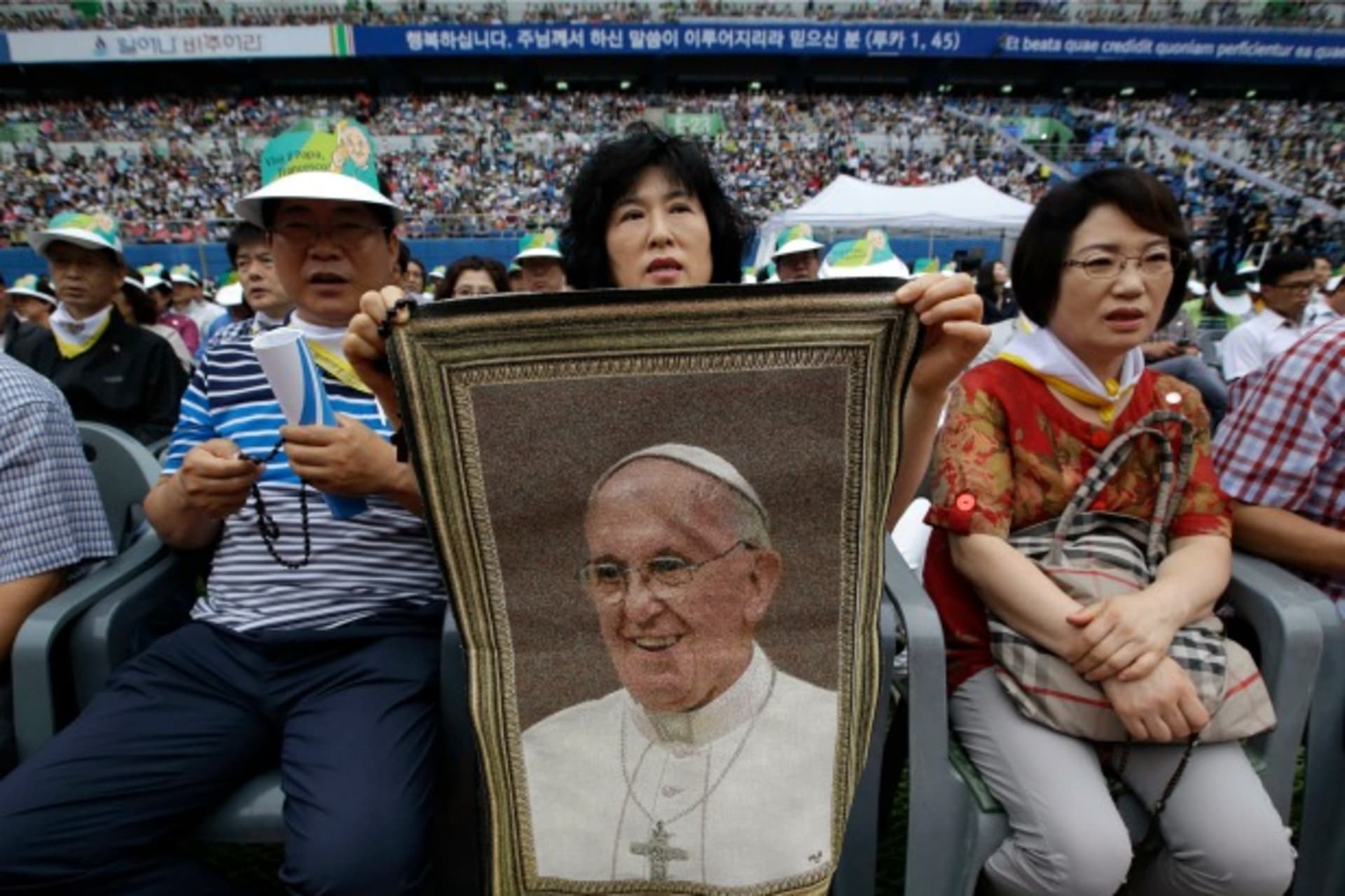 <p>A woman holds a picture of Pope Francis while waiting for his arrival for the Holy Mass at Daejeon World Cup stadium in Daejeo…spiritual “cancer” that often accompanies affluent societies. REUTERS/Lee Jin-man/Pool (SOUTH KOREA – Tags: RELIGION POLITICS)</p>
