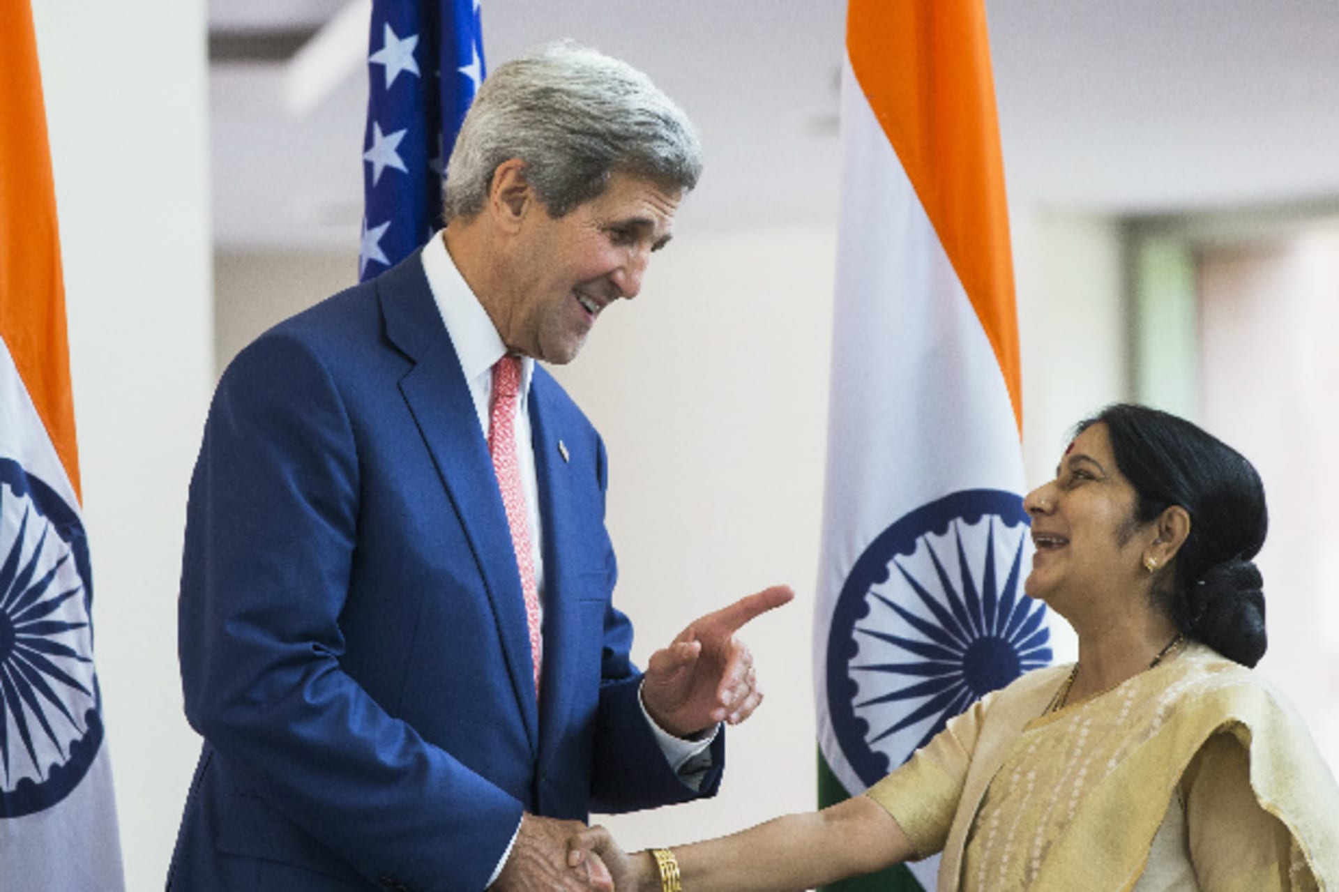 <p>U.S. Secretary of State John Kerry (L) greets Indian External Affairs Minister Sushma Swaraj in New Delhi on July 31, 2014 (Lucas Jackson/Courtesy: Reuters).</p>
