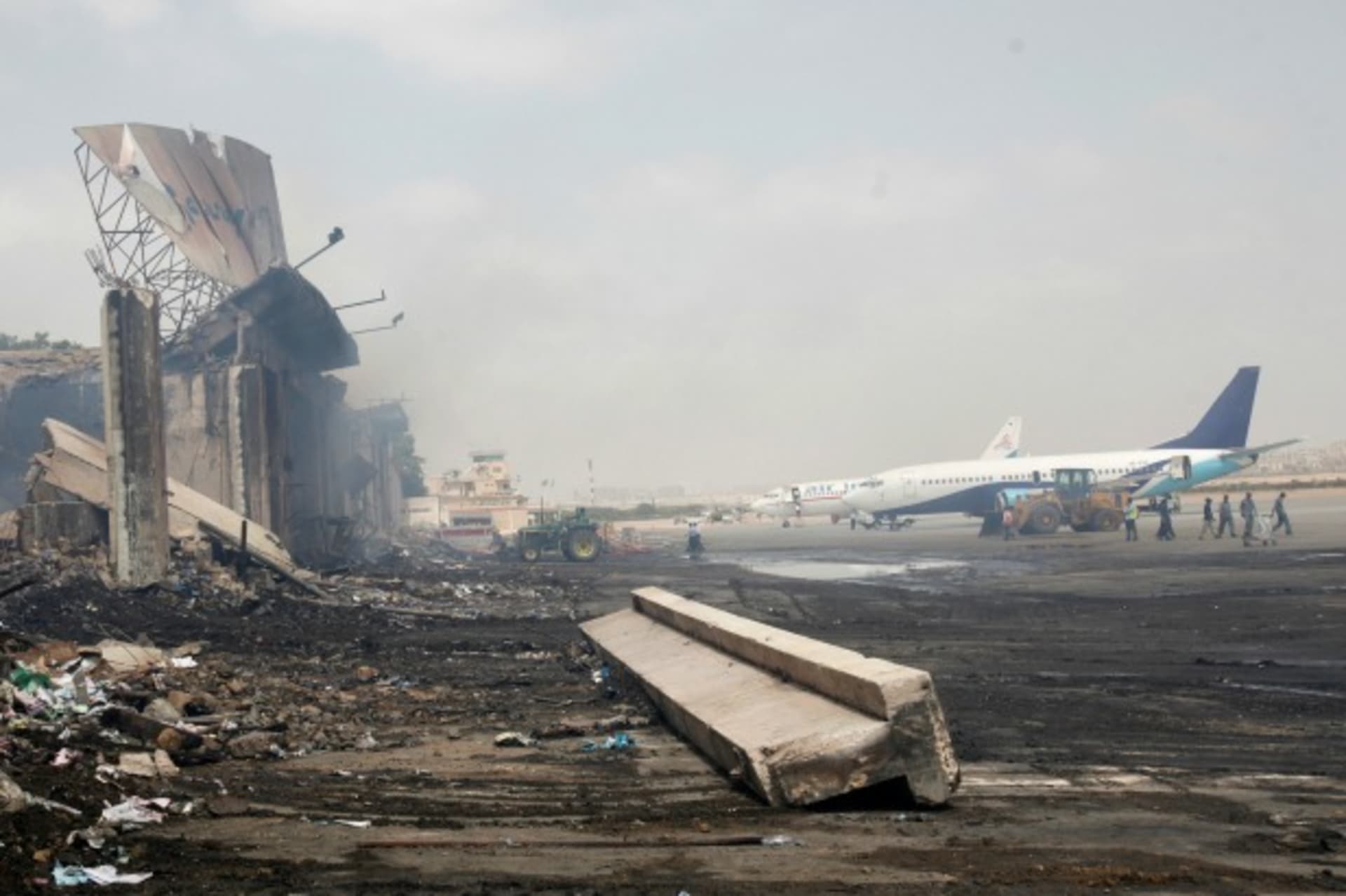<p>Planes are seen near a section of a damaged building (L) at Jinnah International Airport, after Sunday’s attack by Taliban militants, in Karachi June 10, 2014. (Athar Hussain/Courtesy Reuters)</p>
