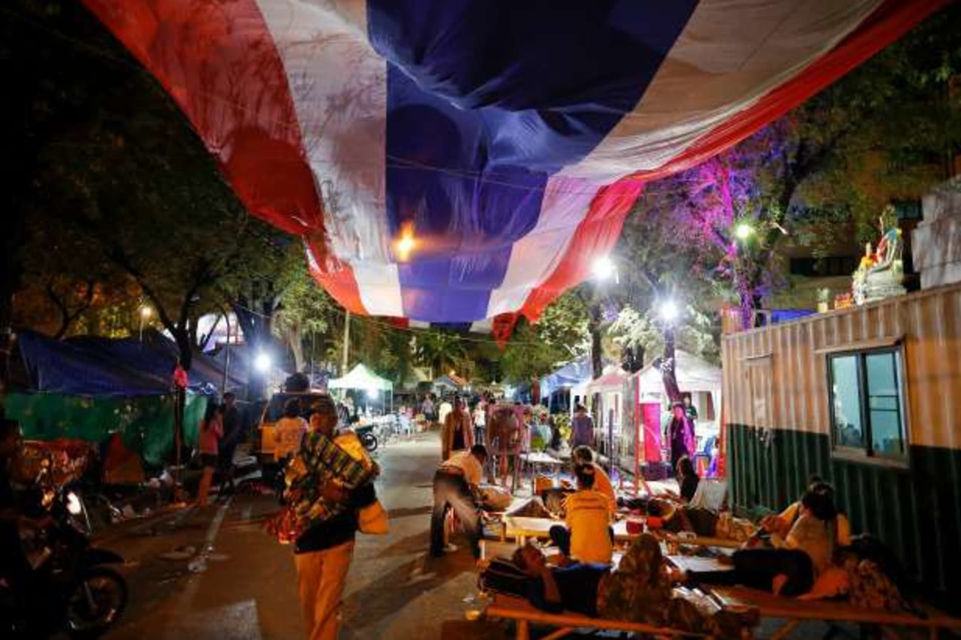 <p>Anti-government protesters get ready to leave their main encampment after a military coup was declared in Bangkok on May 22, 2014 (Damir Sagolj/Courtesy Reuters).</p>
