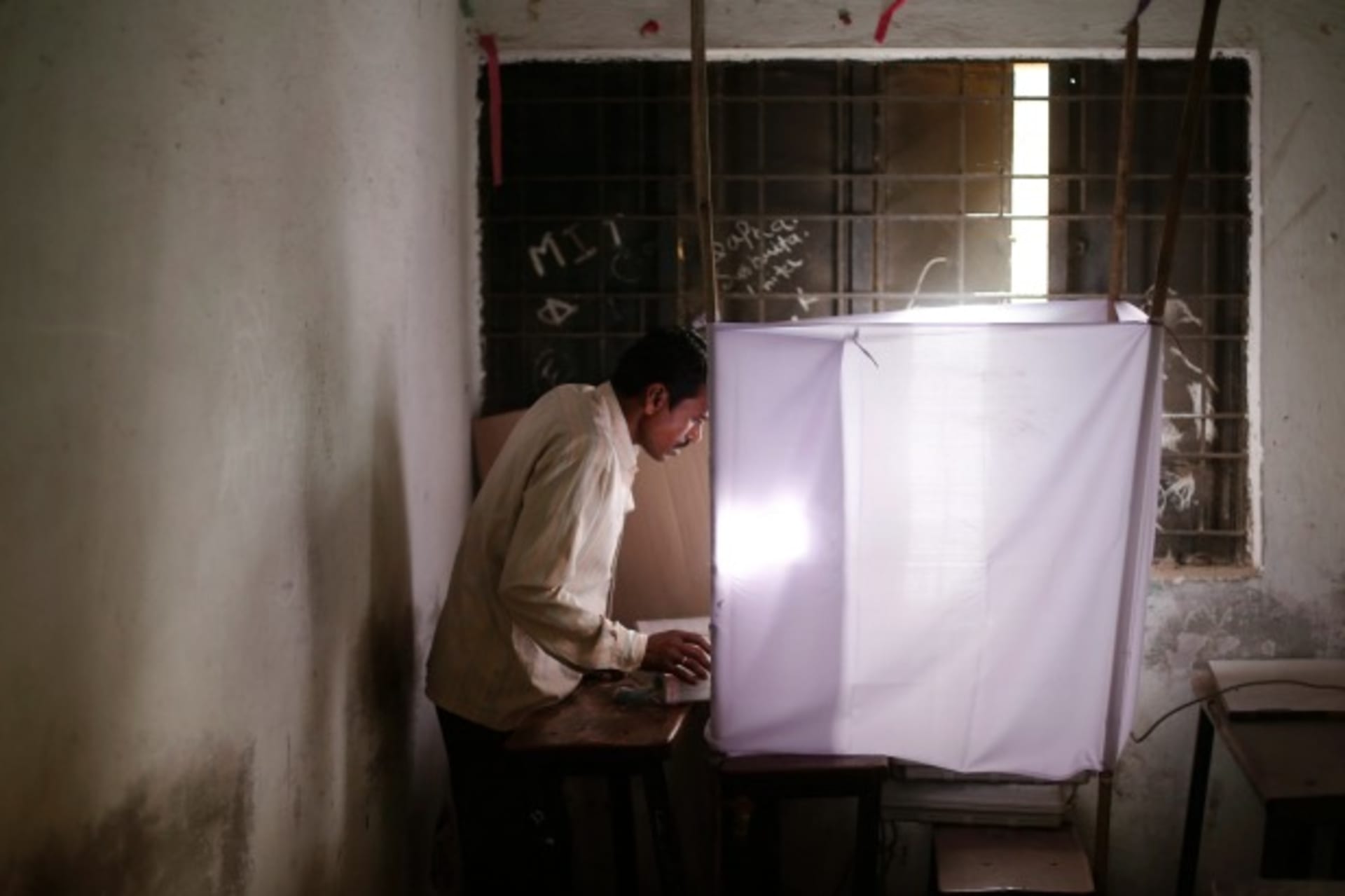 <p>india-electonic-voting-booth</p>
