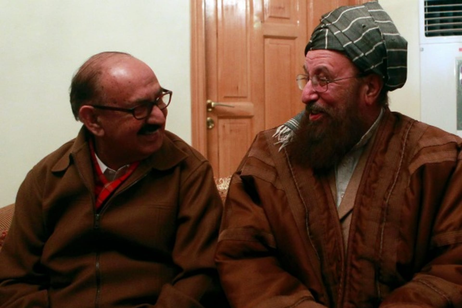 <p>Maulana Sami ul-Haq, one of the Taliban negotiators, and government negotiator Irfan Siddiqui (L) smile before a news conference in Islamabad on February 6, 2014. (Mian Khursheed/Courtesy Reuters)</p>
