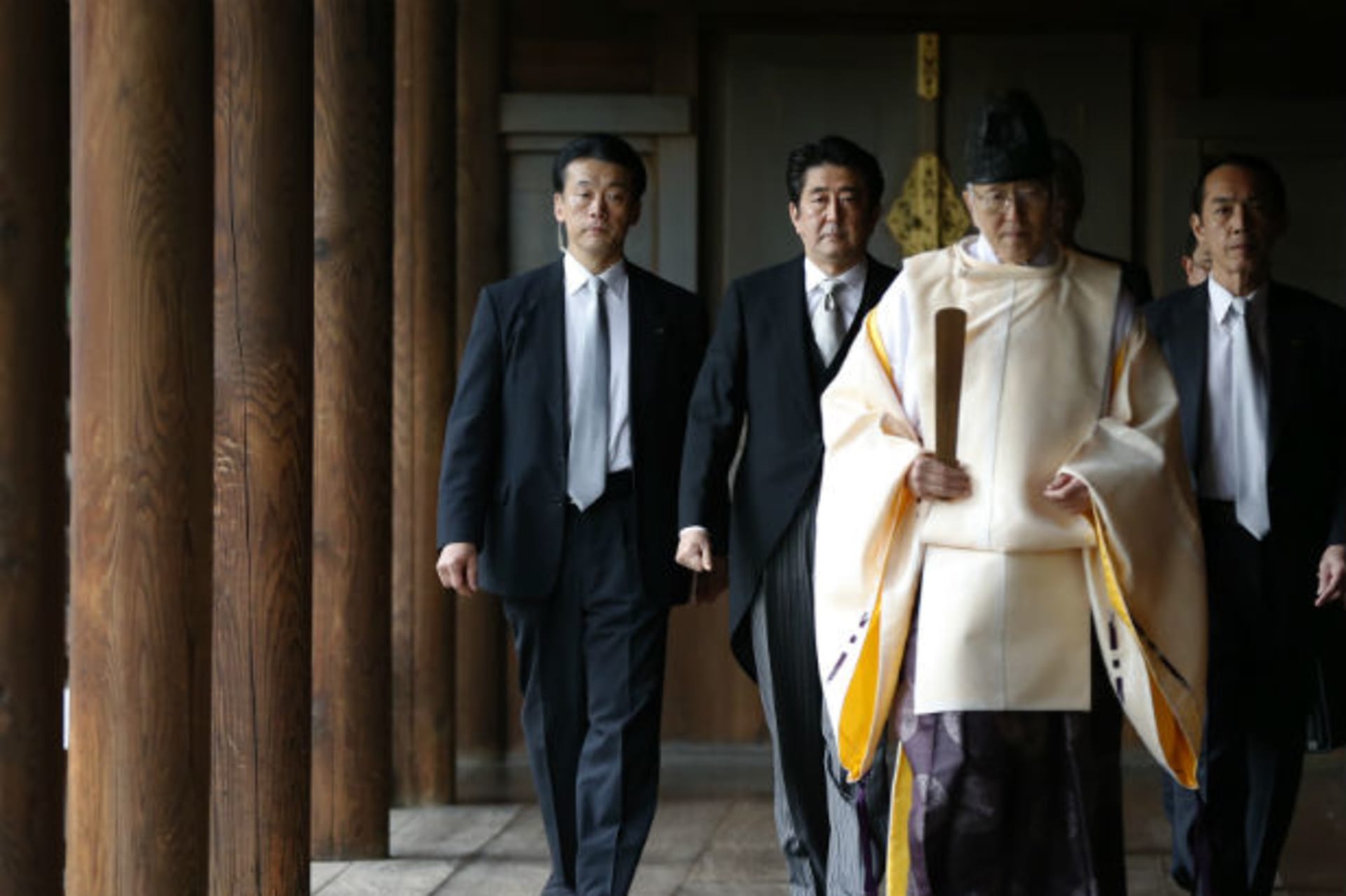 <p>abe-visits-yasukuni-shrine</p>
