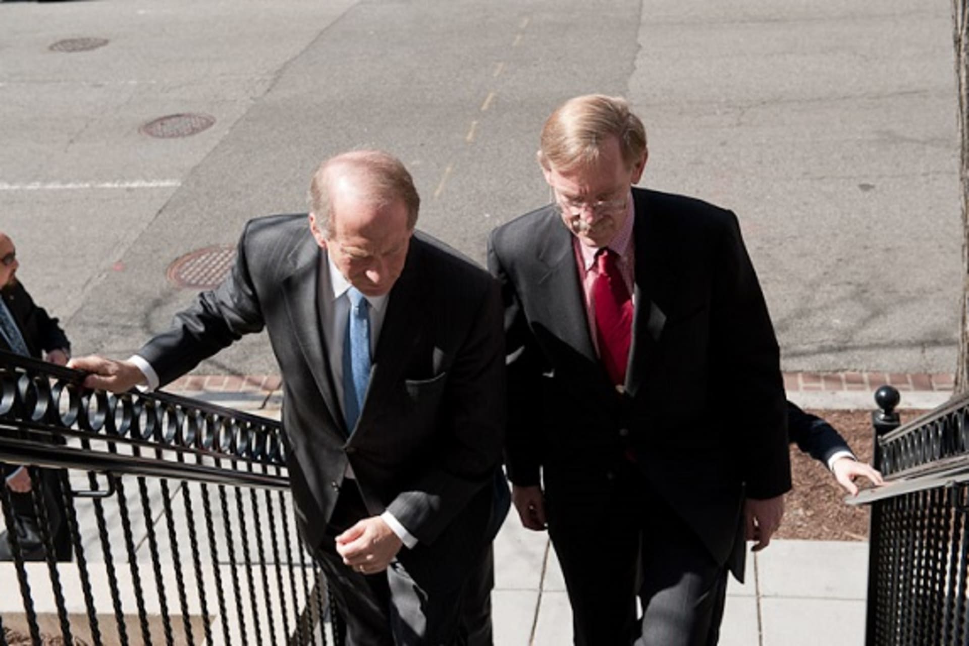 <p>Richard Haass (president of CFR) converses with Robert Zoellick (president of the World Bank Group), during the Council of Councils Inaugural Conference (Kaveh Sardari).</p>