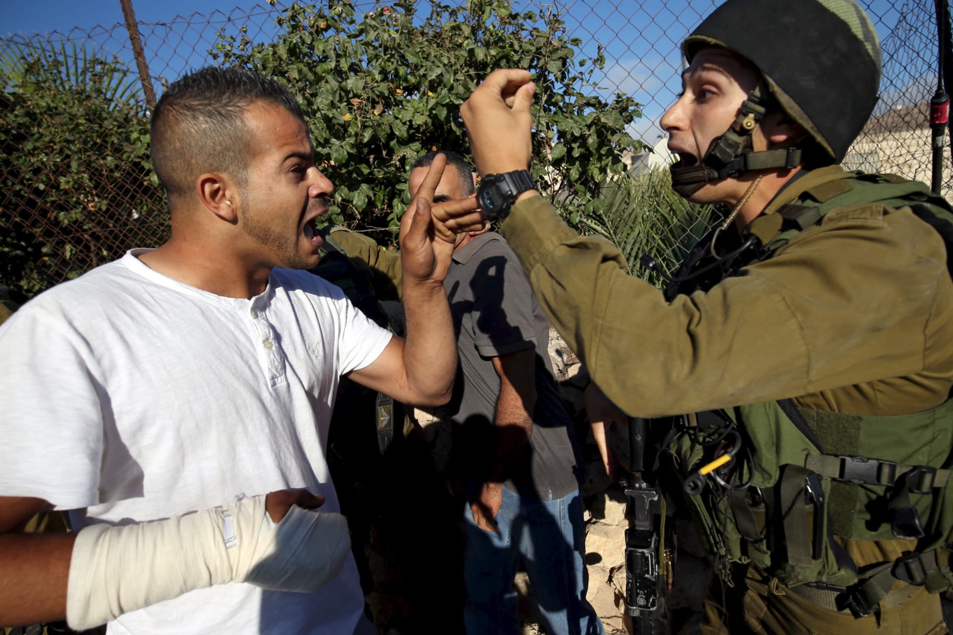<p>A Palestinian argues with an Israeli soldier during confrontations in Qafr Malik village near the West Bank city of Ramallah on June 14, 2015.</p>
