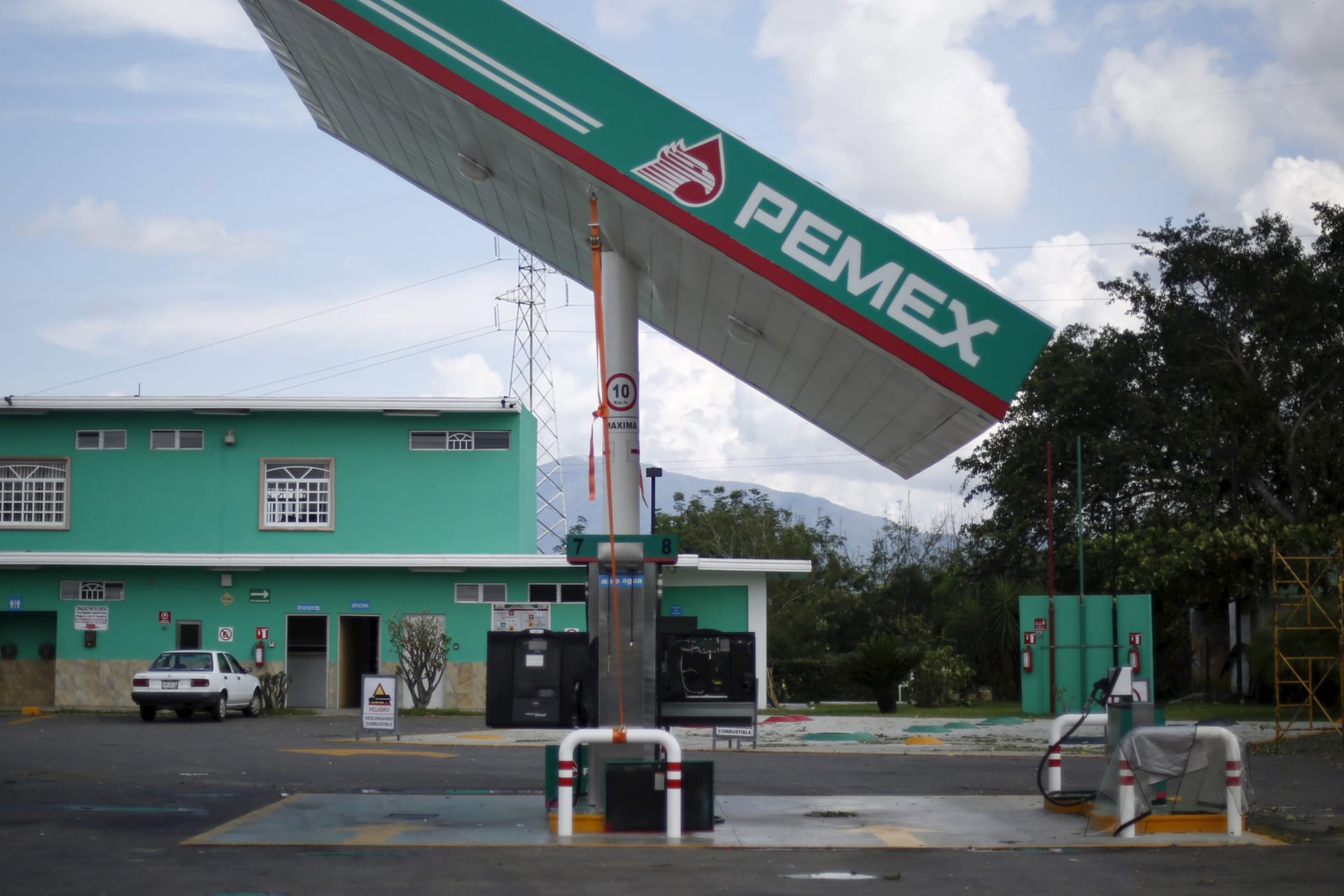 <p>The damaged roof of a Pemex gas station is seen in Casimiro, Mexico, on October 24, 2015.</p>

