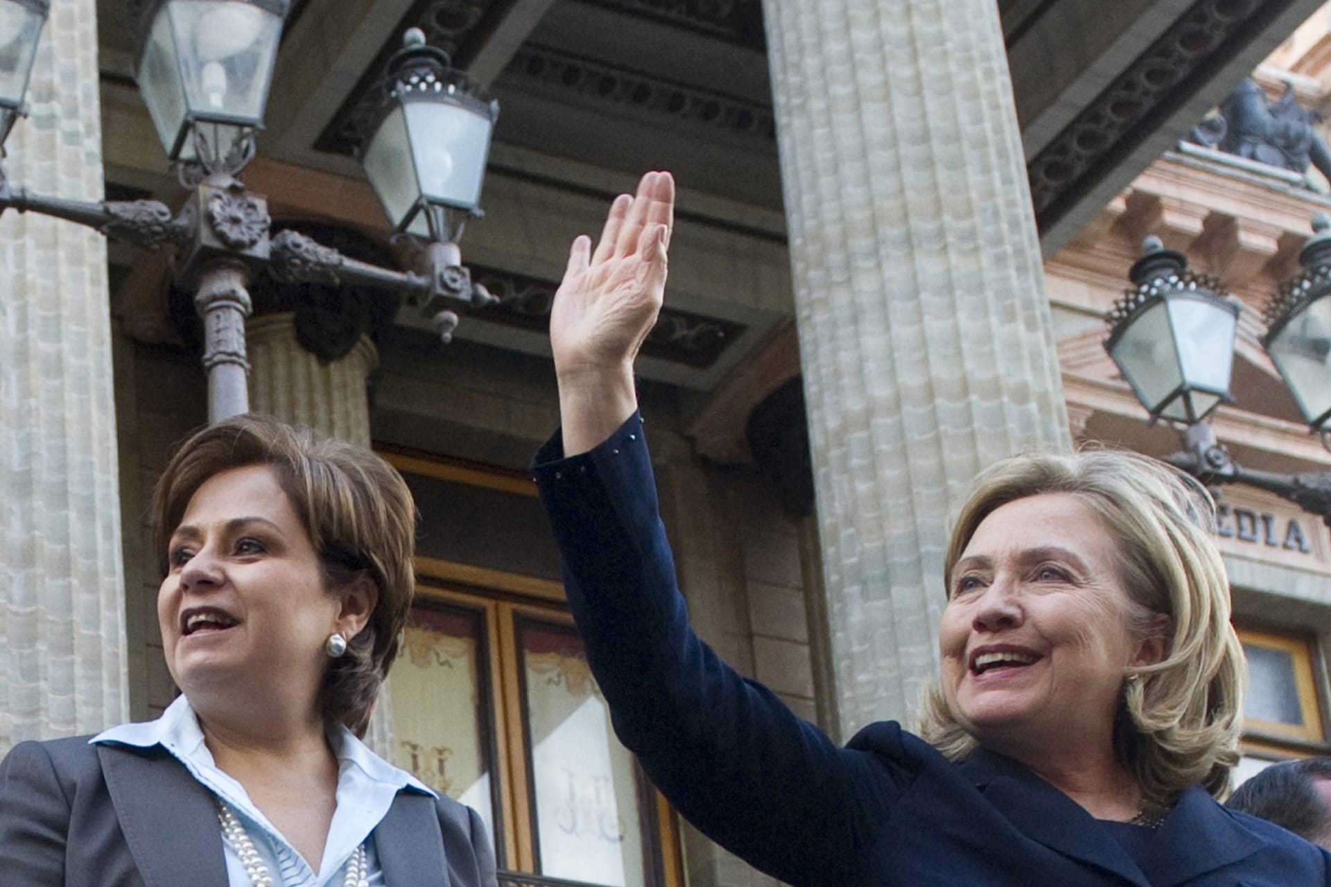 <p>US Secretary of State Hillary Clinton leaves alongside Mexican Foreign Minister Patricia Espinosa after having lunch at Teatro Juarez in Guanajuato, Mexico, on January 24, 2011.</p>
