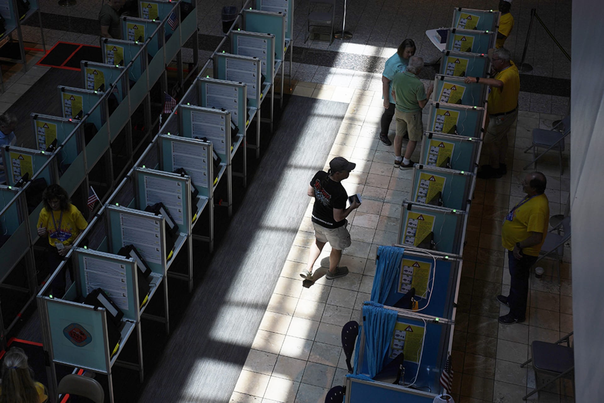 <p>Voters participate in the 2024 Nevada primary. </p>
