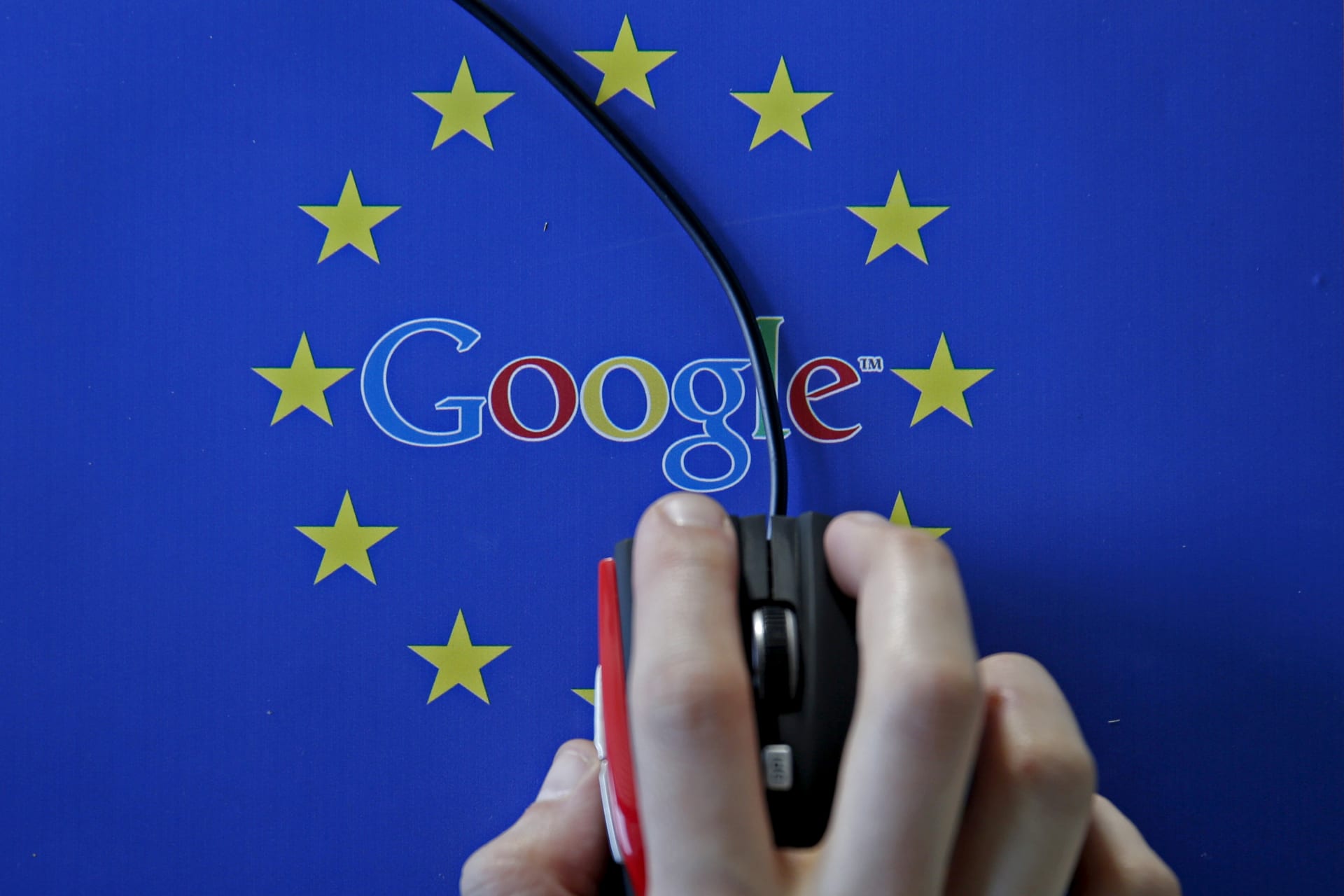 <p>A woman hovers a mouse over the Google and European Union logos in this April 15, 2015 photo illustration. </p>
