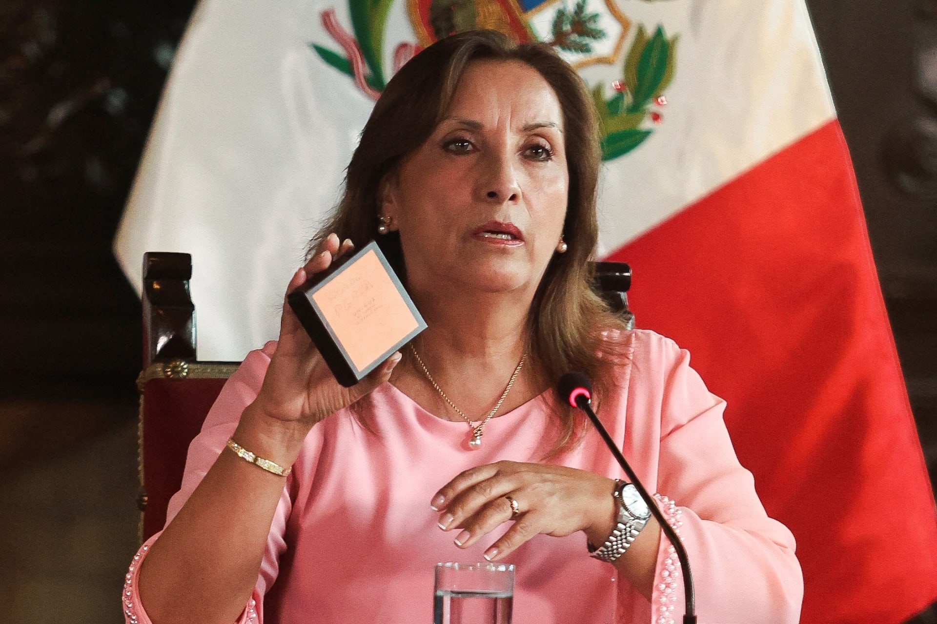 <p>Peruvian President Dina Boluarte speaks during a press conference after her statement to the prosecutor’s office hearing on an investigation into her possession of expensive jewelry.</p>
