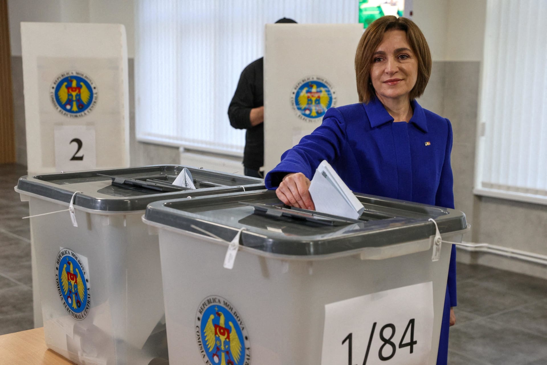 <p>Moldovan President Maia Sandu votes at a polling station during the country’s parliamentary elections in Chisinau, Moldova September 28, 2025. </p>
