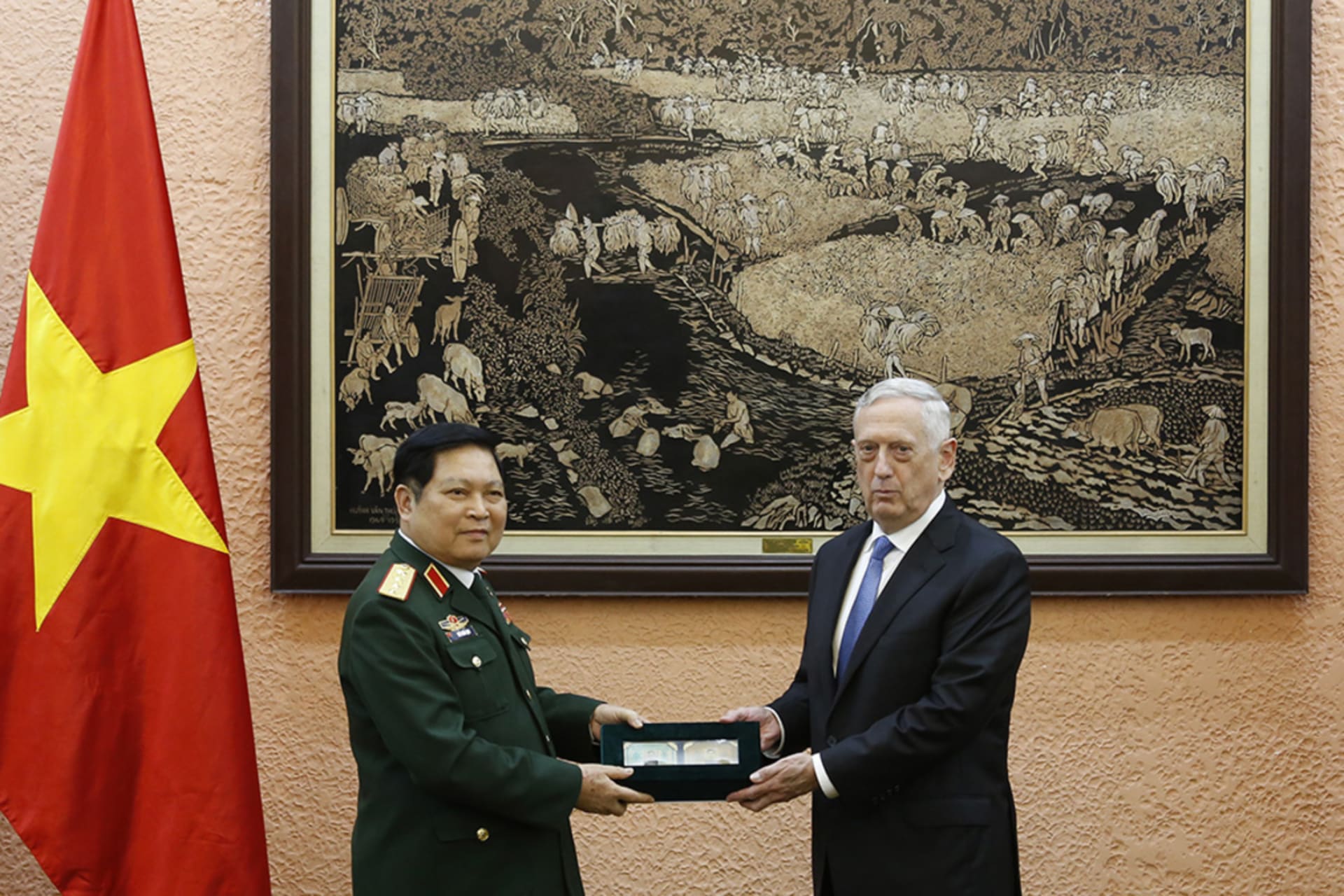 <p>Vietnam’s Defence Minister Ngo Xuan Lich presents war relics of a U.S. serviceman to U.S. Secretary of Defense James Mattis after their meeting in Hanoi on January 25, 2018. </p>
