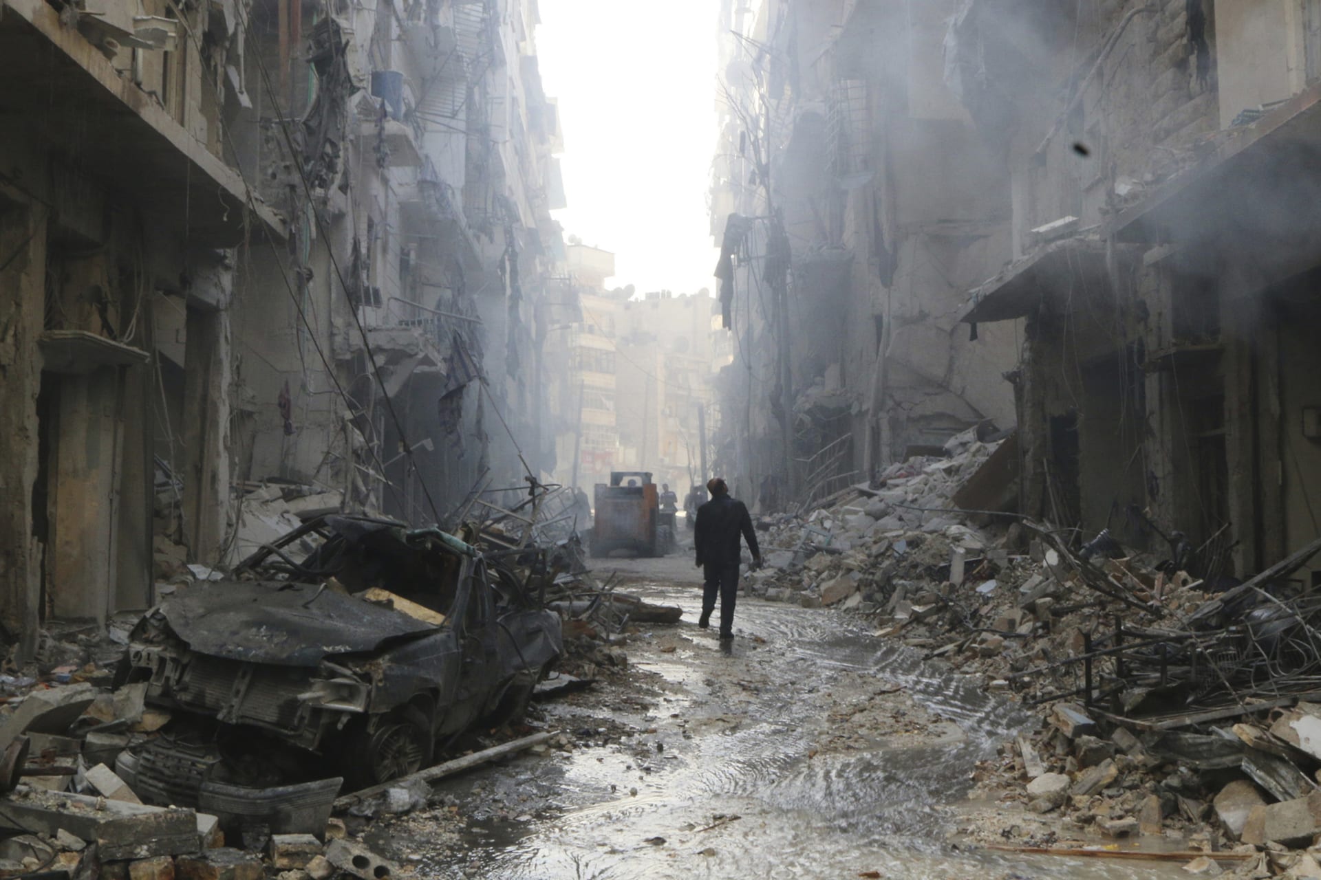 <p>People inspect damage at a site hit by what activists said were barrel bombs dropped by forces loyal to Syria’s President Bashar al-Assad in Aleppo’s district of al-Sukari on March 7, 2014.</p>
