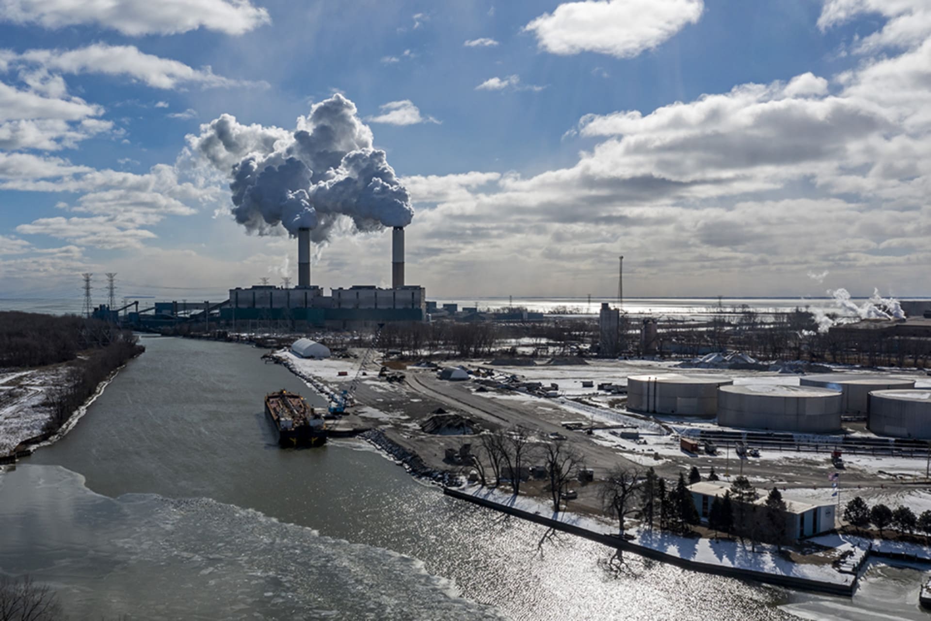 <p>DTE’s Energy’s Monroe Power Plant on the shore of Lake Erie. </p>
