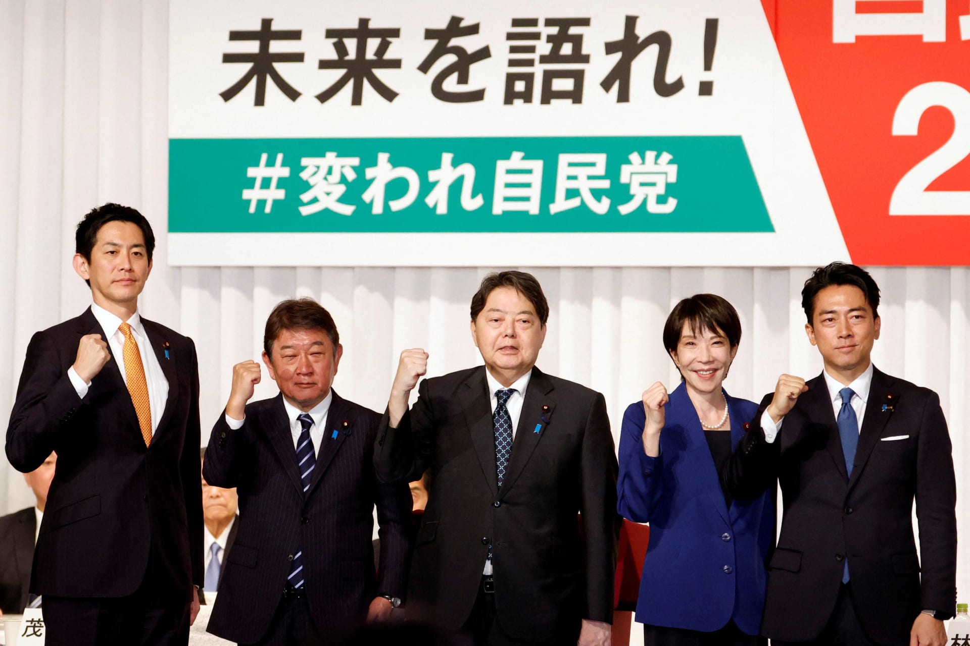 <p>Kobayashi Takayuki, Motegi Toshimitsu, Hayashi Yoshimasa, Takaichi Sanae and Koizumi Shinjiro pose after delivering speeches at the kick-off of the campaign for the LDP presidential election </p>
