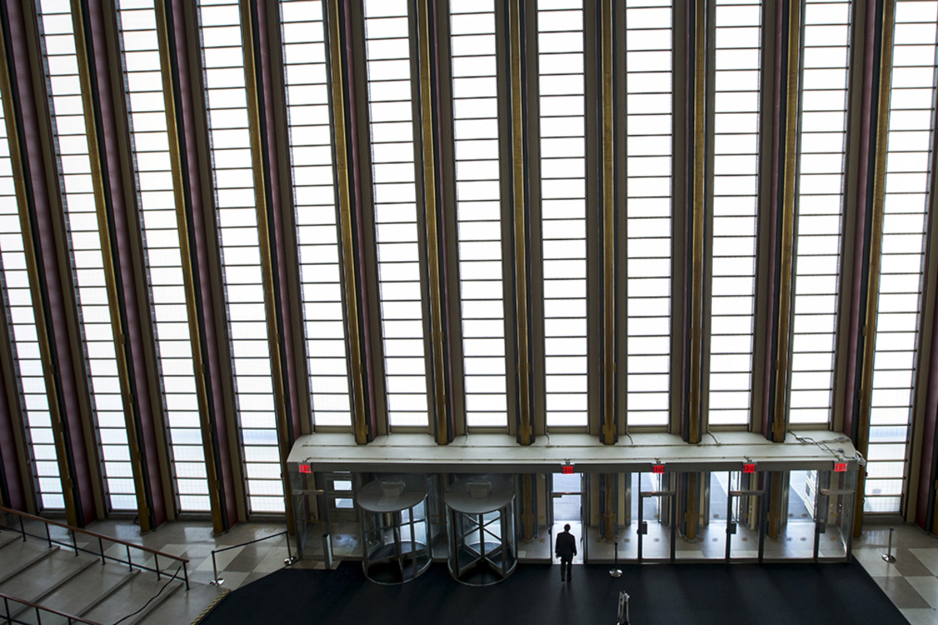 <p>A diplomat walks through the main doors of the assembly building at the UN headquarters in New York, on September 17, 2015. </p>