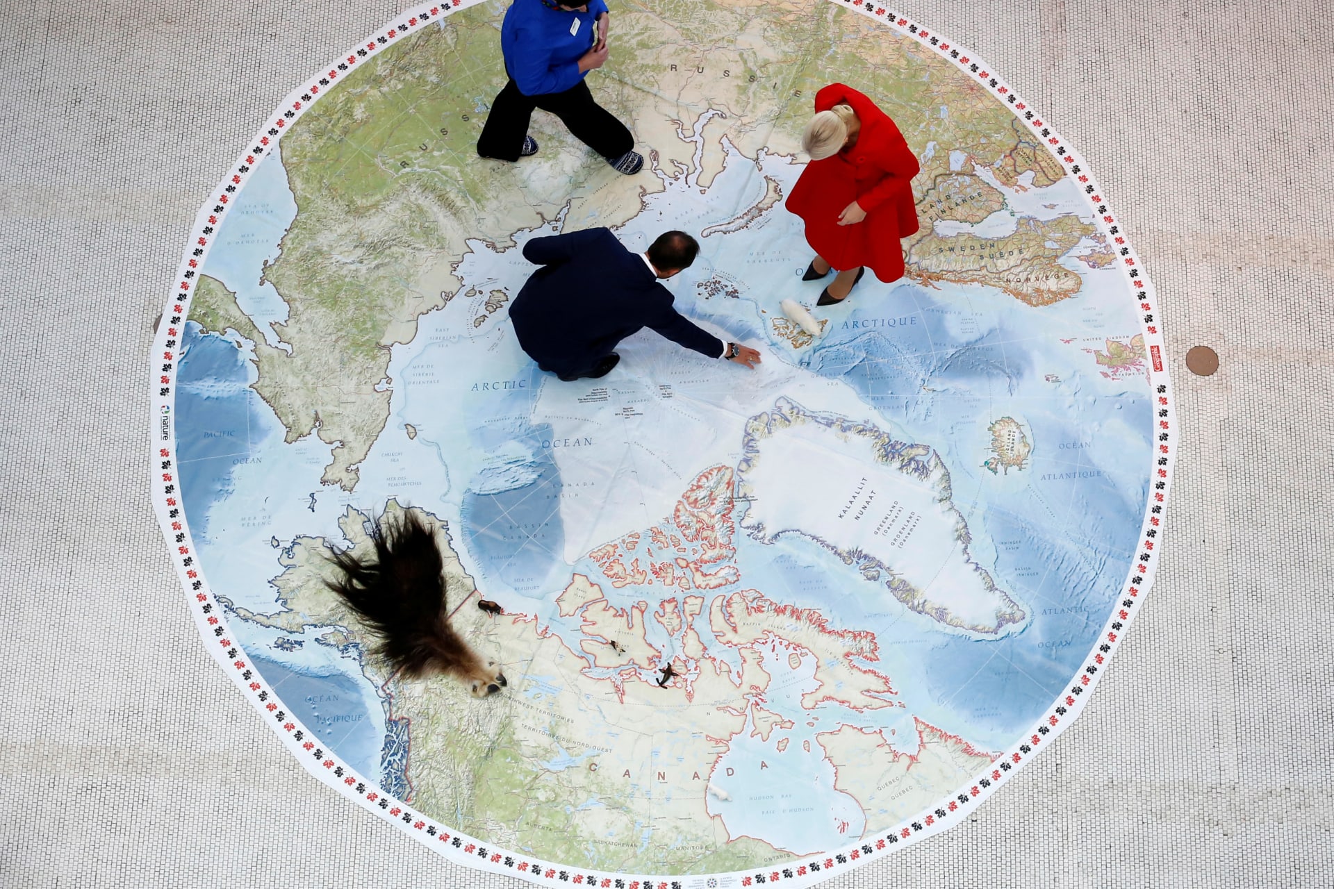 <p>Norway’s Crown Prince Haakon (center) and Crown Princess Mette-Marit (right) look at an Arctic map at the Canadian Museum of Nature in Ottawa, Ontario, Canada, on November 7, 2016.</p>

