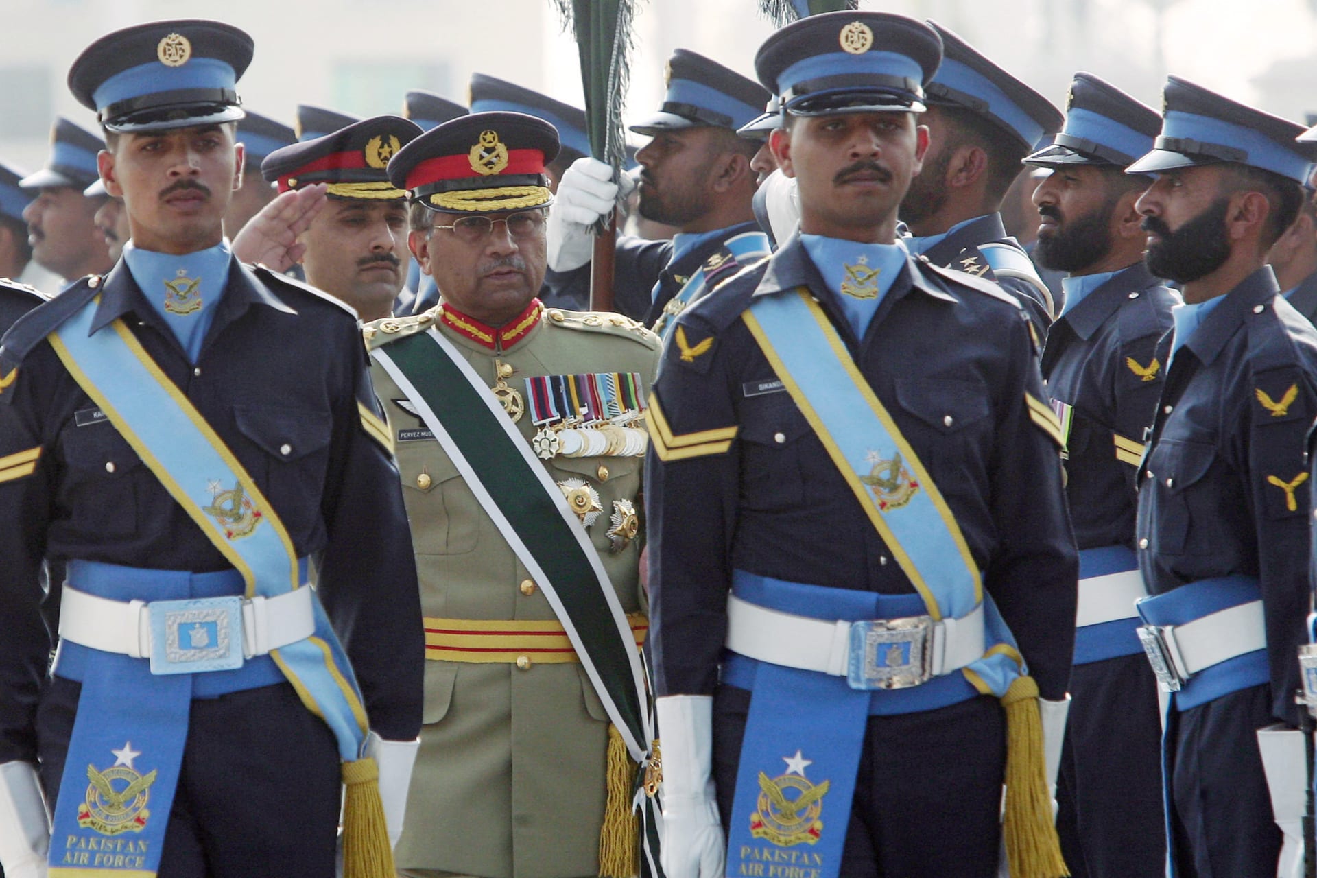 <p>General Pervez Musharraf reviews the guard of honor at the Air Force Headquarters in Islamabad on November 27, 2007.</p>
