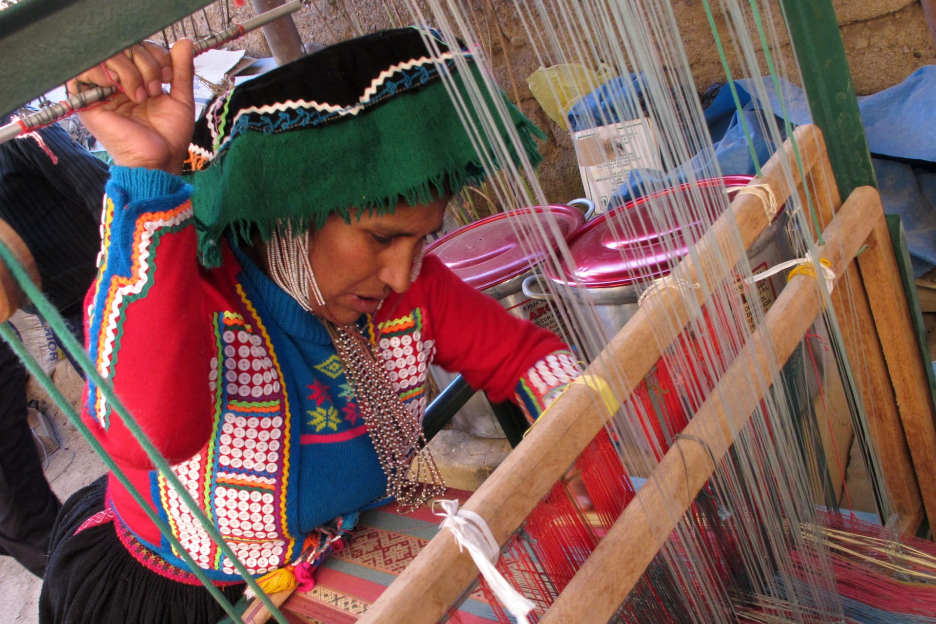 <p>An Andean woman works on a loom with alpaca wool coloured with organic dyes at Ocongate district in the highlands of Cuzco, some 4,000 meters (13,120 feet) above sea level, on August 21, 2010.</p>
