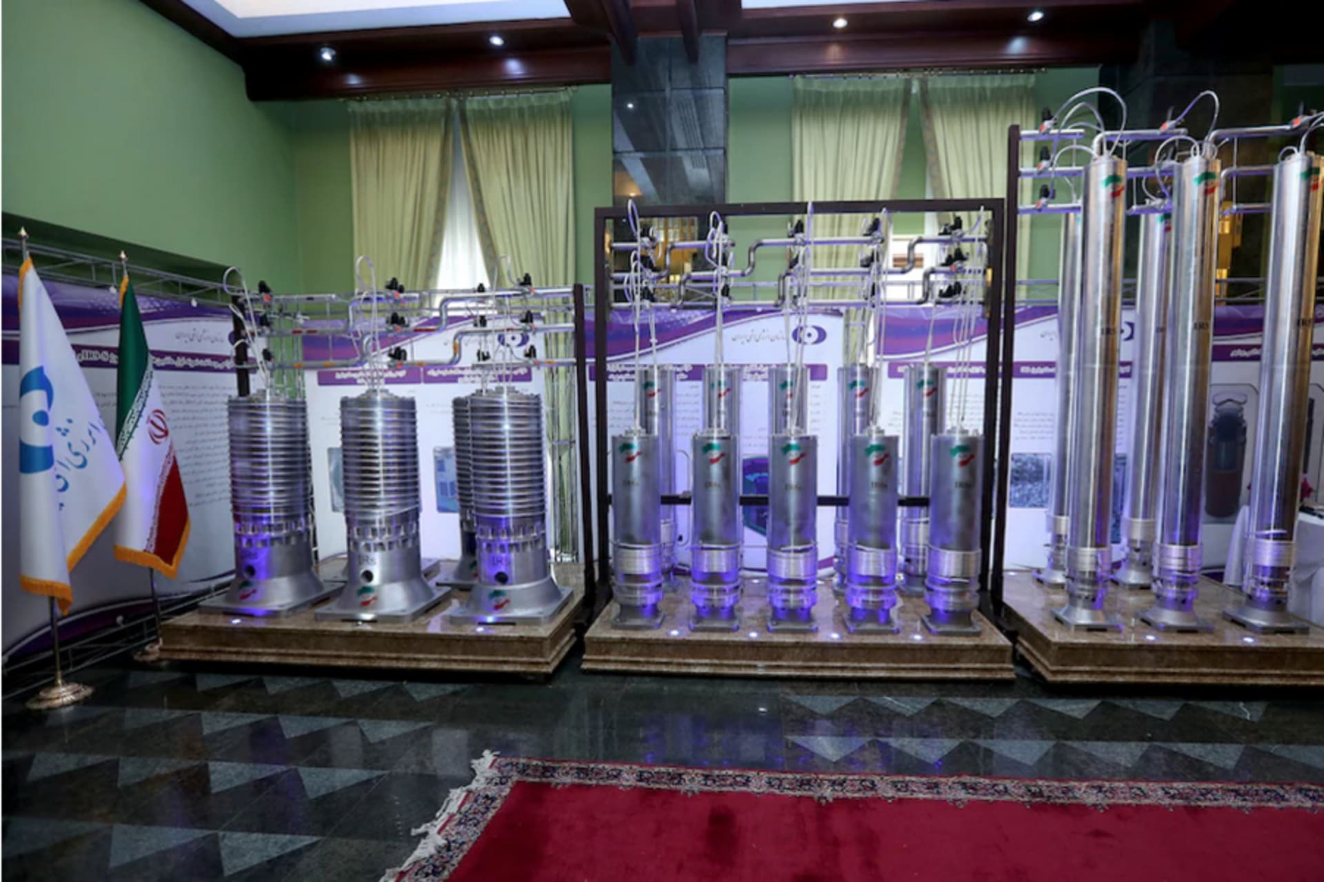 <p>New-generation Iranian centrifuges in Tehran last year.</p>
