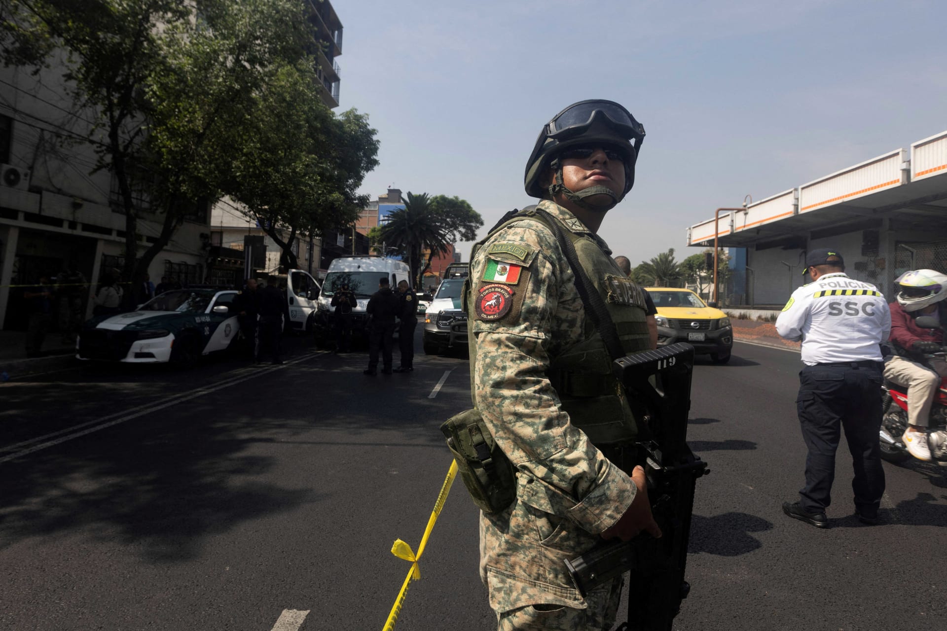 <p>A member of the army standing guard in Mexico City, May 2025</p>
