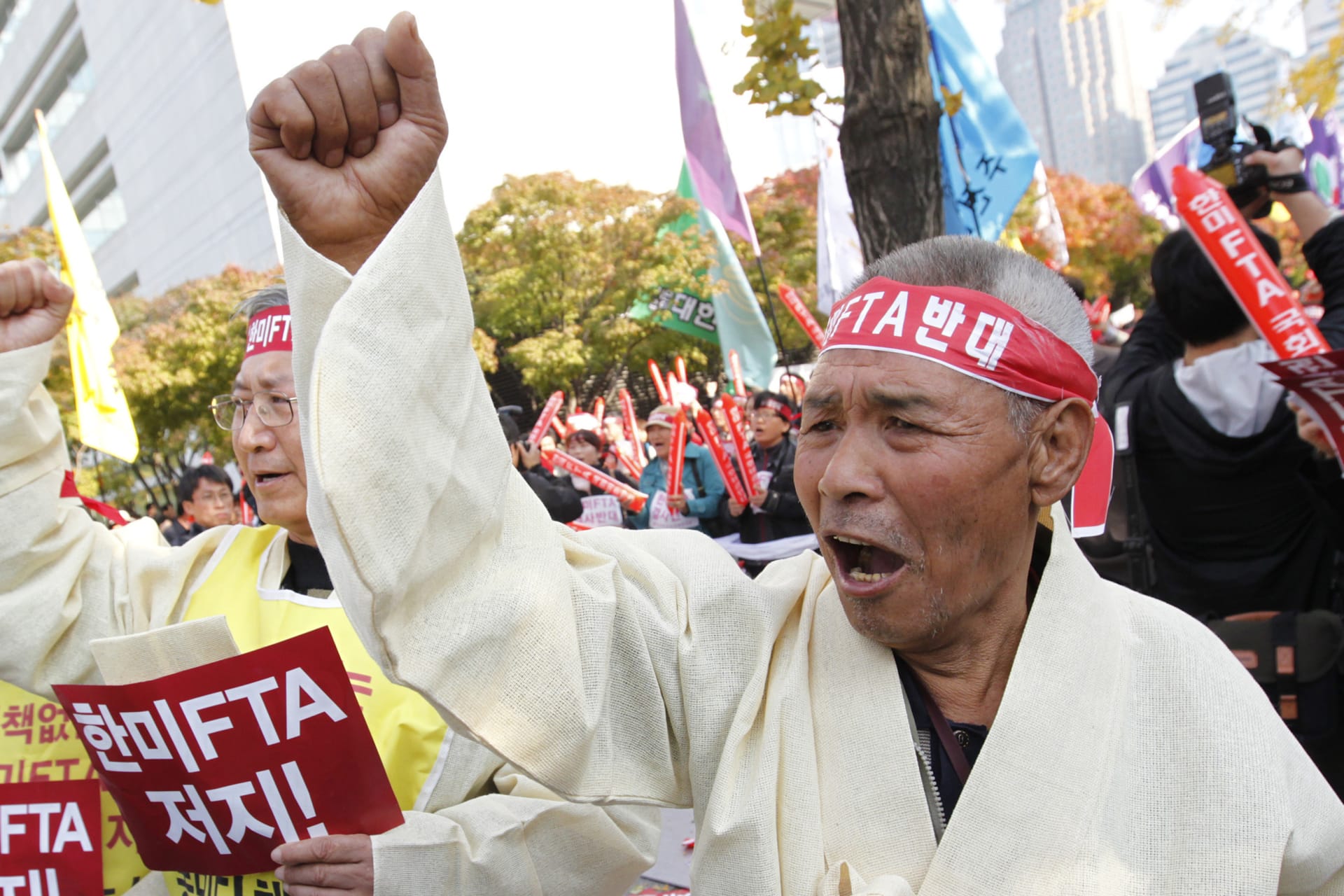 <p>Protesters wearing mourning clothes, shout slogans during a rally near the National Assembly in Seoul on October 28, 2011.</p>