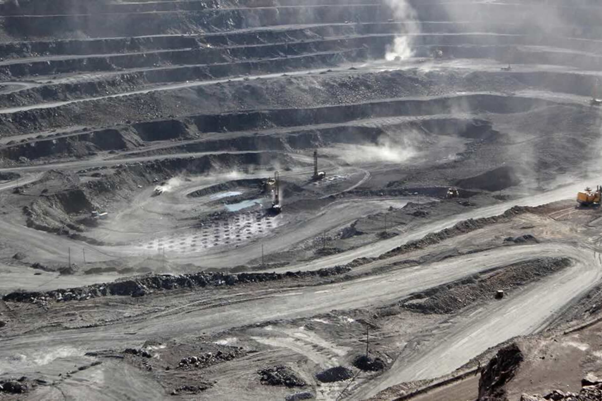 <p>Miners are seen at the Bayan Obo mine containing rare earth minerals, in Inner Mongolia, China July 16, 2011. Picture taken July 16, 2011.</p>
