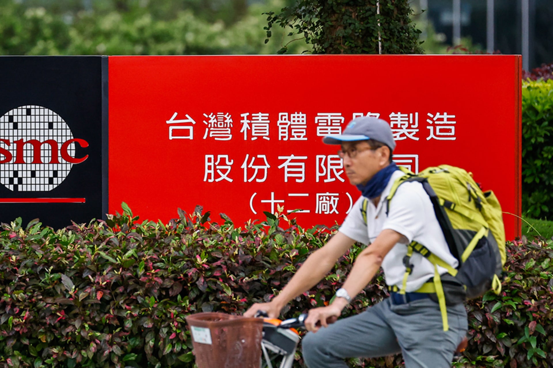 <p>A cyclist waits for traffic lights in front of the logo of the Taiwan Semiconductor Manufacturing Company (TSMC) in Hsinchu, Taiwan, April 16, 2025.</p>
