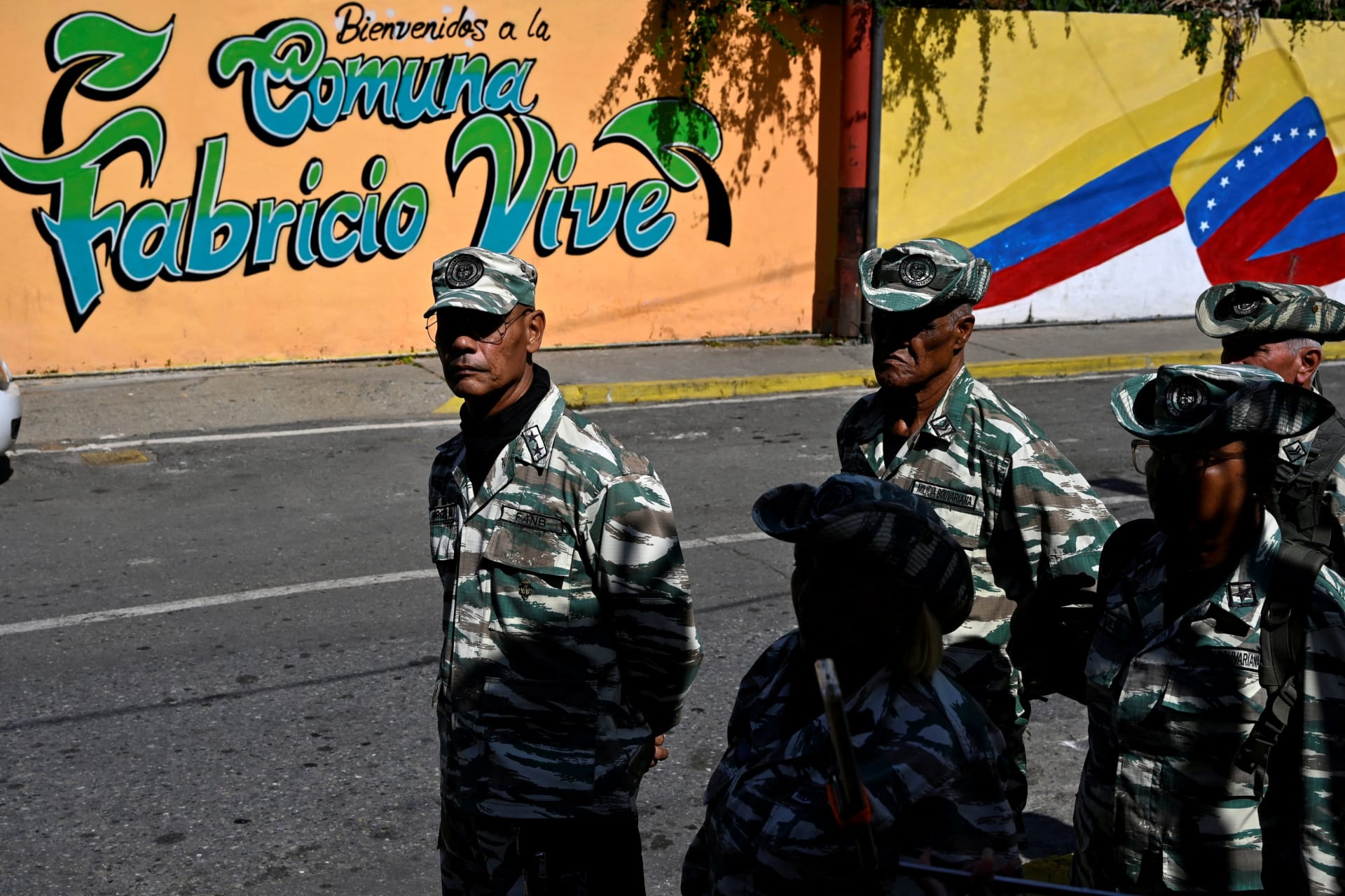 Photo of members of the Bolivarian militia