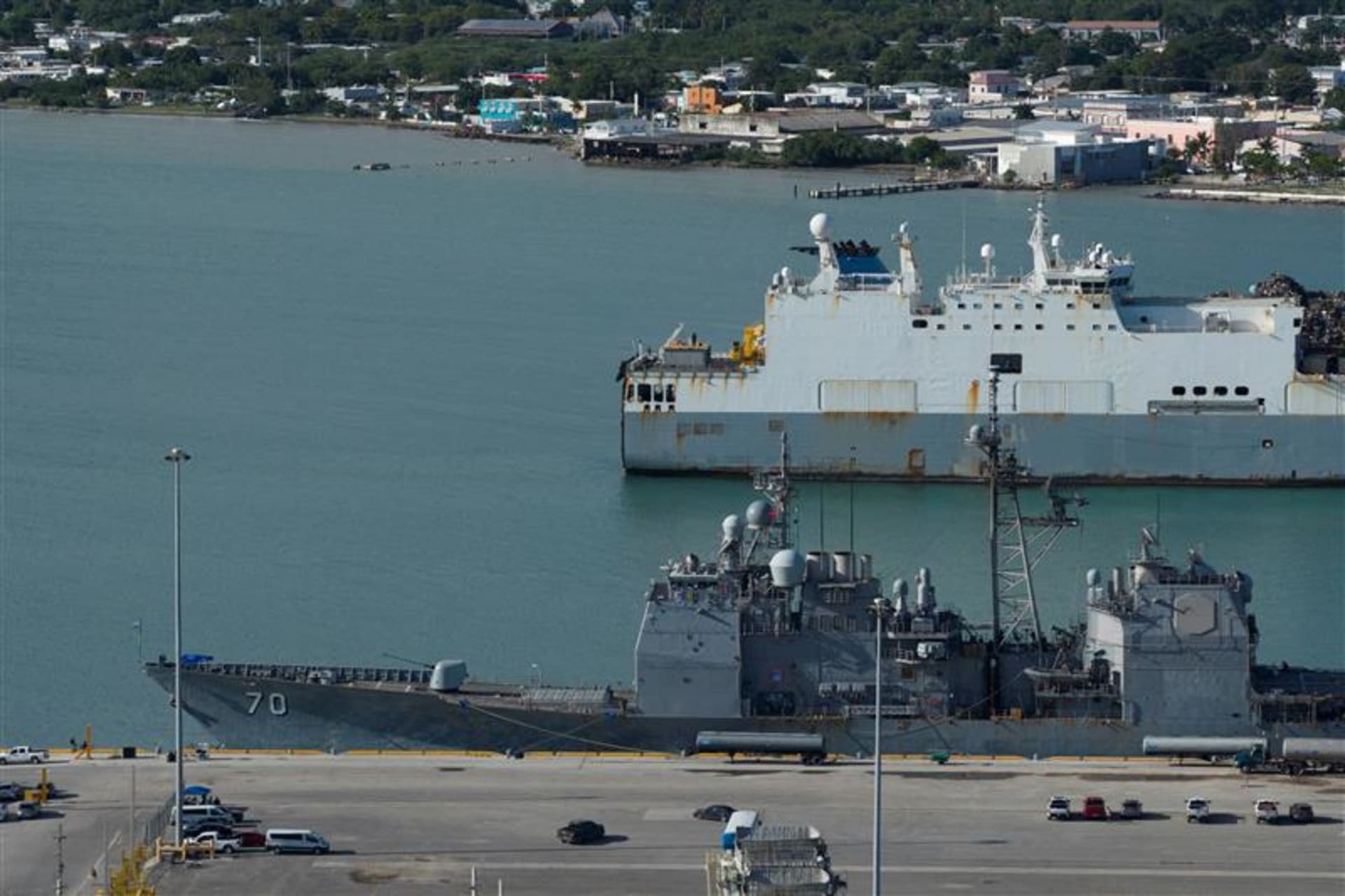 Photo of U.S. naval destroyer
