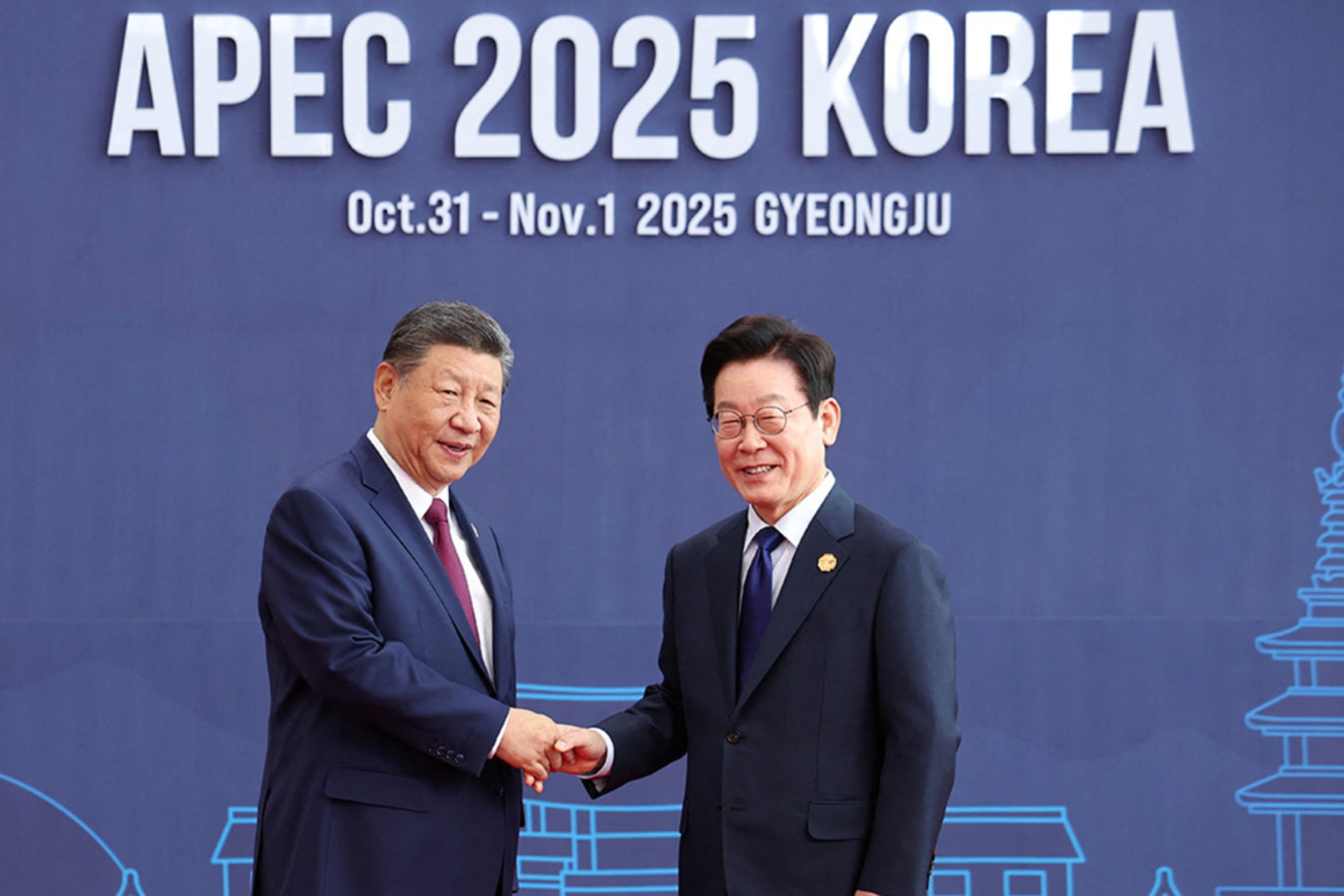 <p>China’s President Xi Jinping and South Korea’s President Lee Jae Myung pose for photographs during the Asia-Pacific Economic Cooperation (APEC) summit in Gyeongju, South Korea, October 31, 2025.</p>
