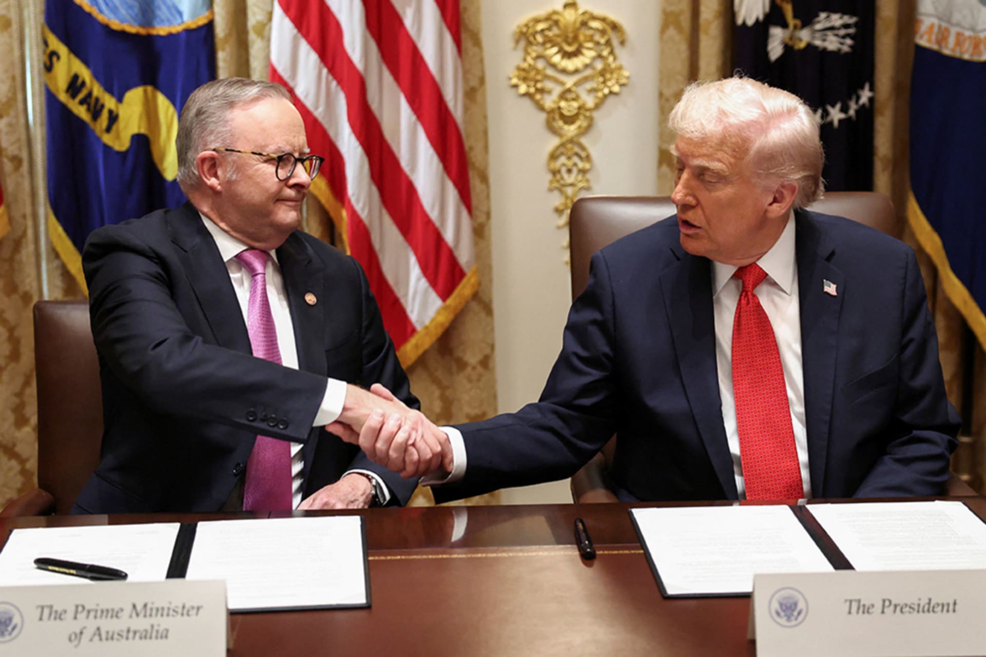 <p>U.S. President Donald Trump and Australia’s Prime Minister Anthony Albanese shake hands as they sign an agreement on rare earth and critical minerals during a meeting in the Cabinet Room at the White House, in Washington, D.C., U.S., October 20, 2025. </p>