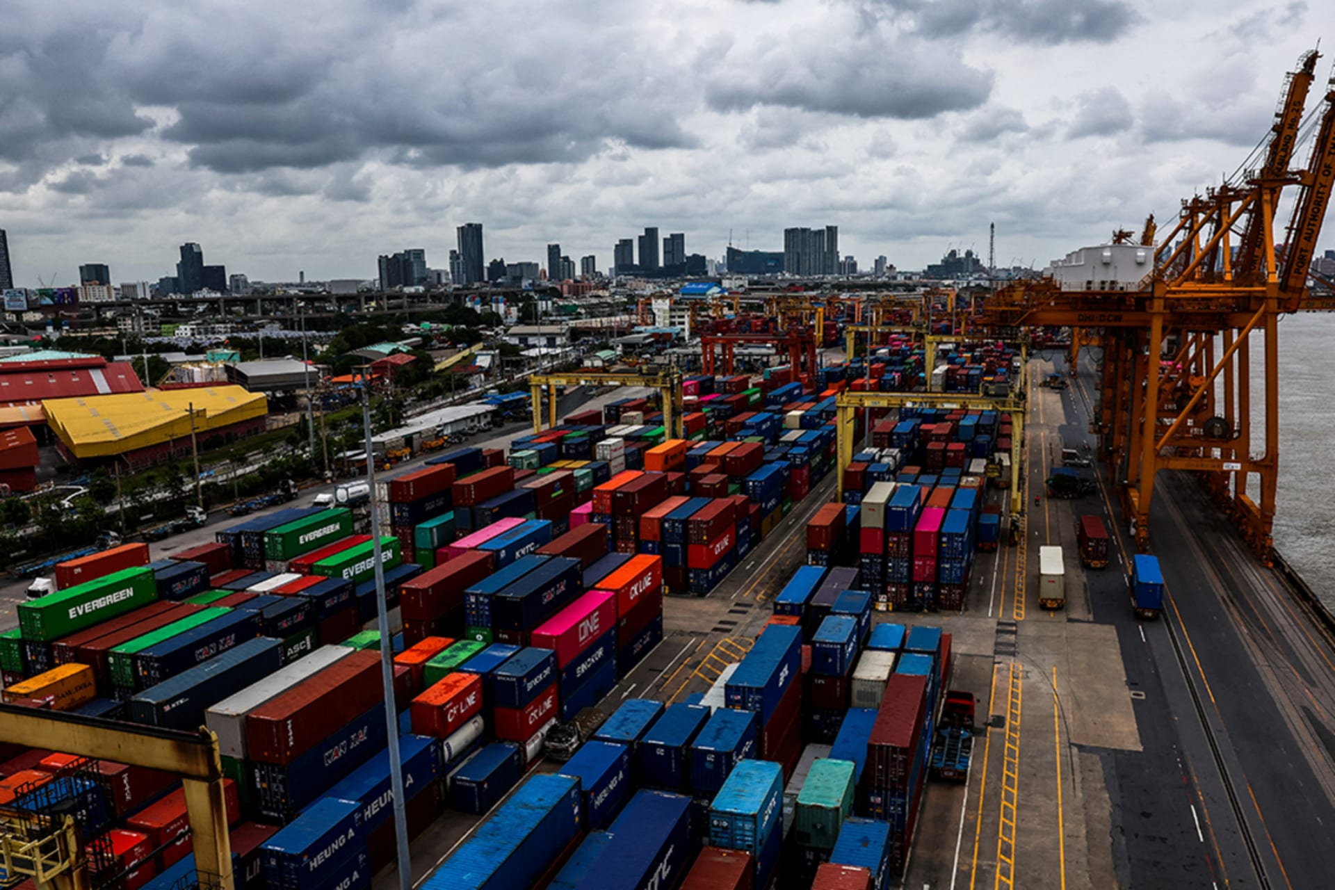 2025-07-08T075336Z_1924173952_RC23IFA5XYDE_RTRMADP_3_USA-TRUMP-TARIFFS-THAILAND.png