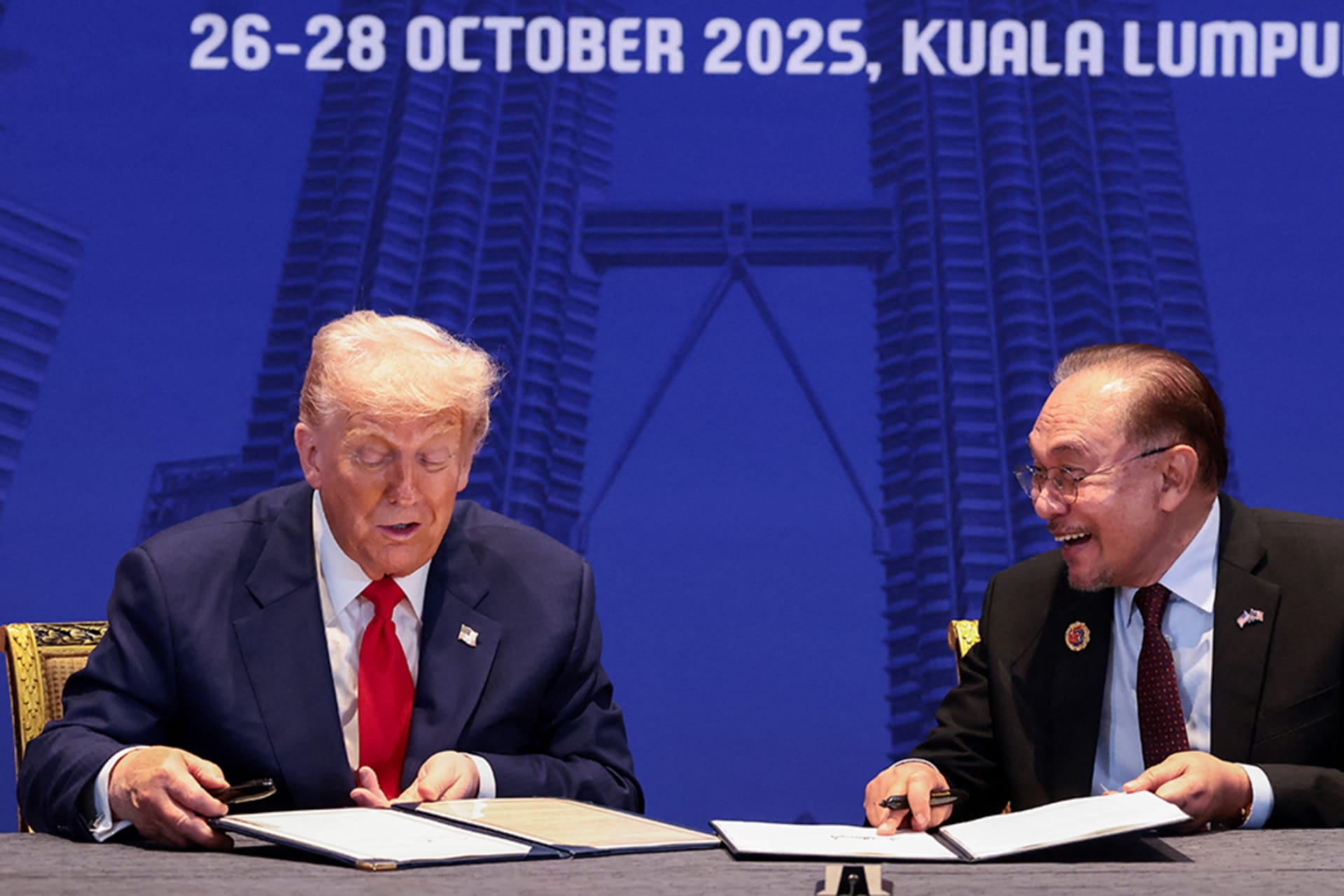 <p>U.S. President Donald Trump and Malaysian Prime Minister Anwar Ibrahim sign trade deal documents during a bilateral meeting during the 47th Association of Southeast Asian Nations (ASEAN) summit in Kuala Lumpur, Malaysia, October 26, 2025. </p>
