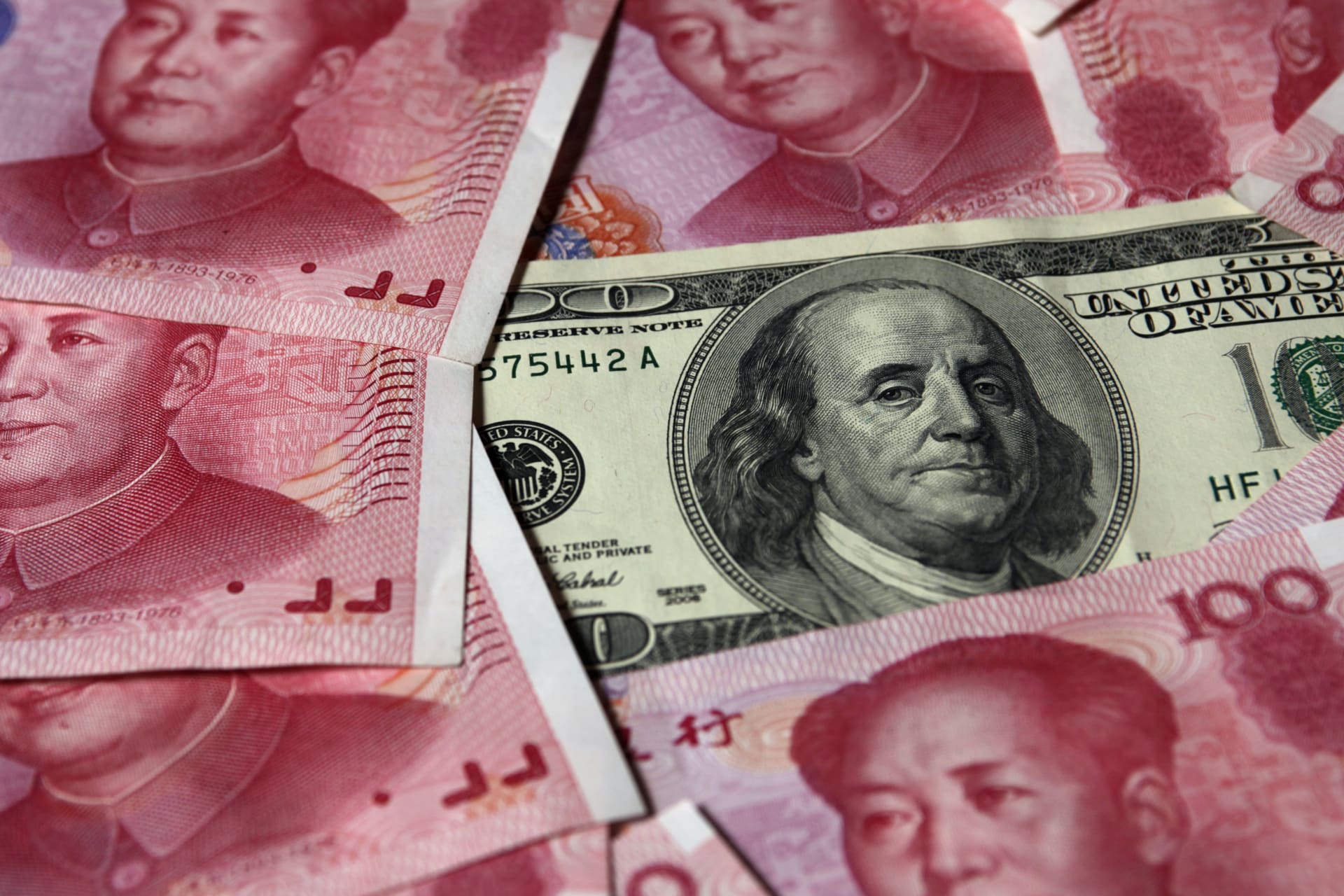 <p>A U.S. $100 banknote is placed next to 100 yuan banknotes in this picture illustration taken in Beijing on October 16, 2010.</p>
