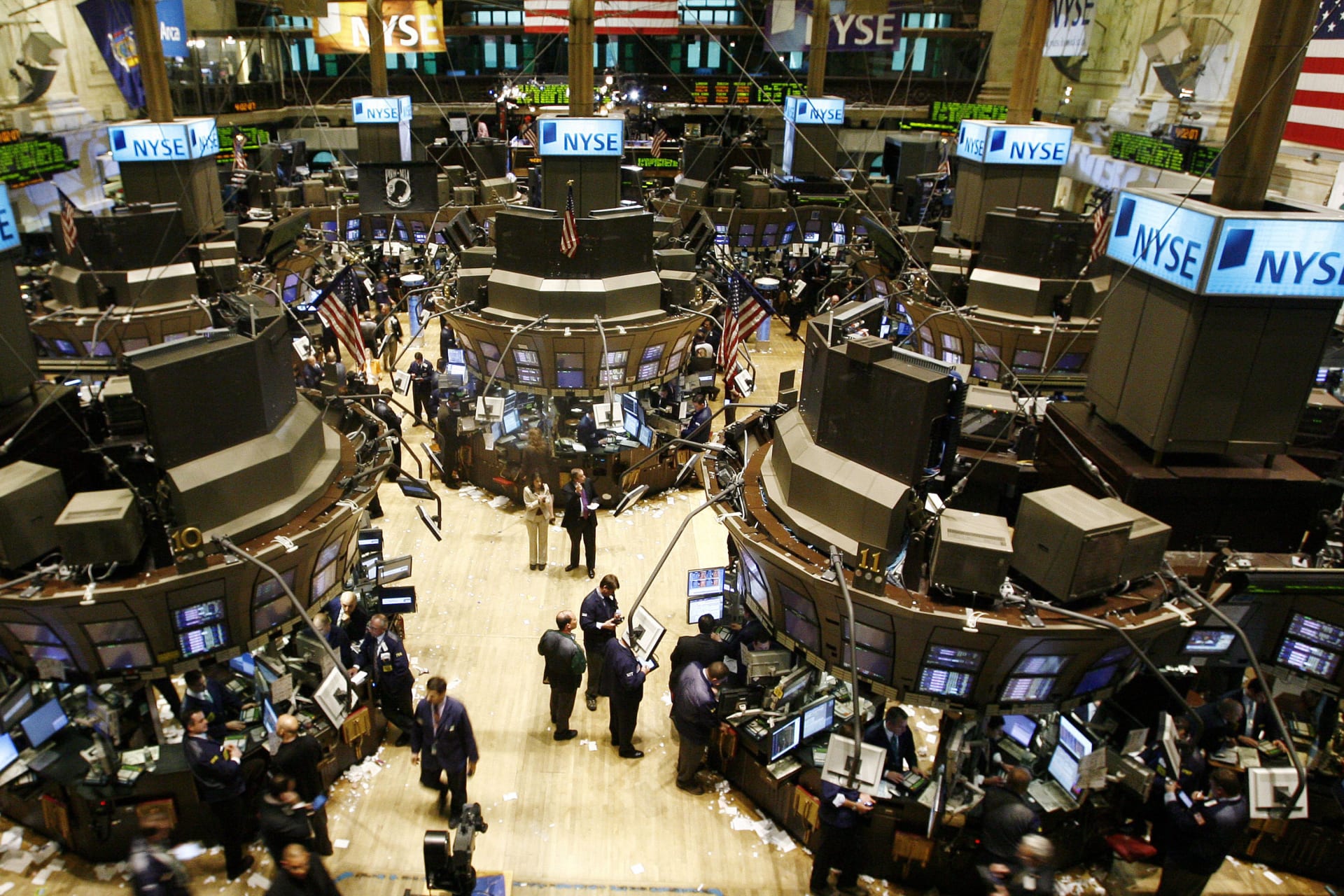 <p>Traders work on the floor of the New York Stock Exchange in New York on February 15, 2007.</p>
