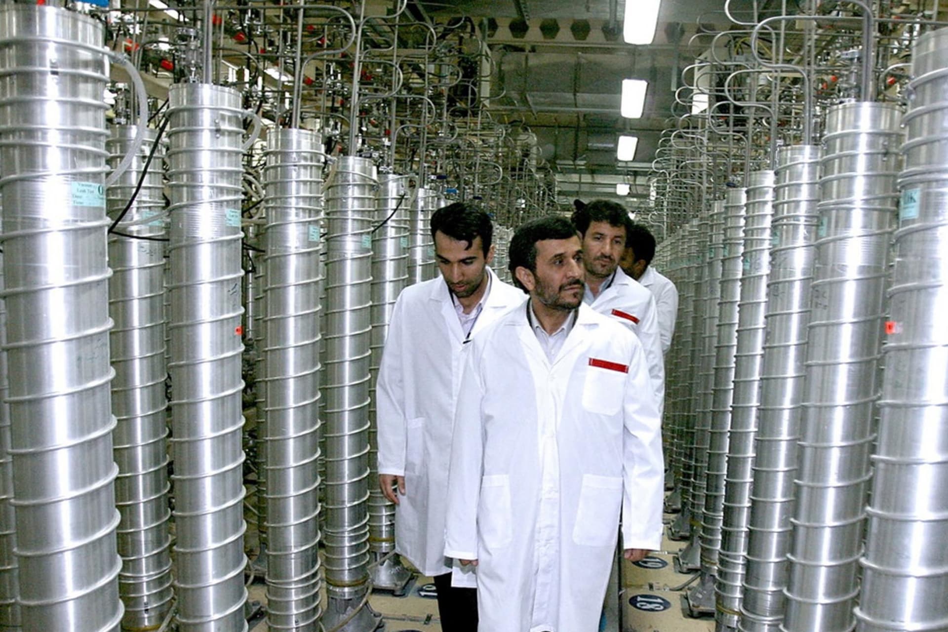 <p>Iranian President Mahmoud Ahmadinejad visits the Natanz nuclear enrichment facility, 350 km (217 miles) south of Tehran, on April 8, 2008.</p>
