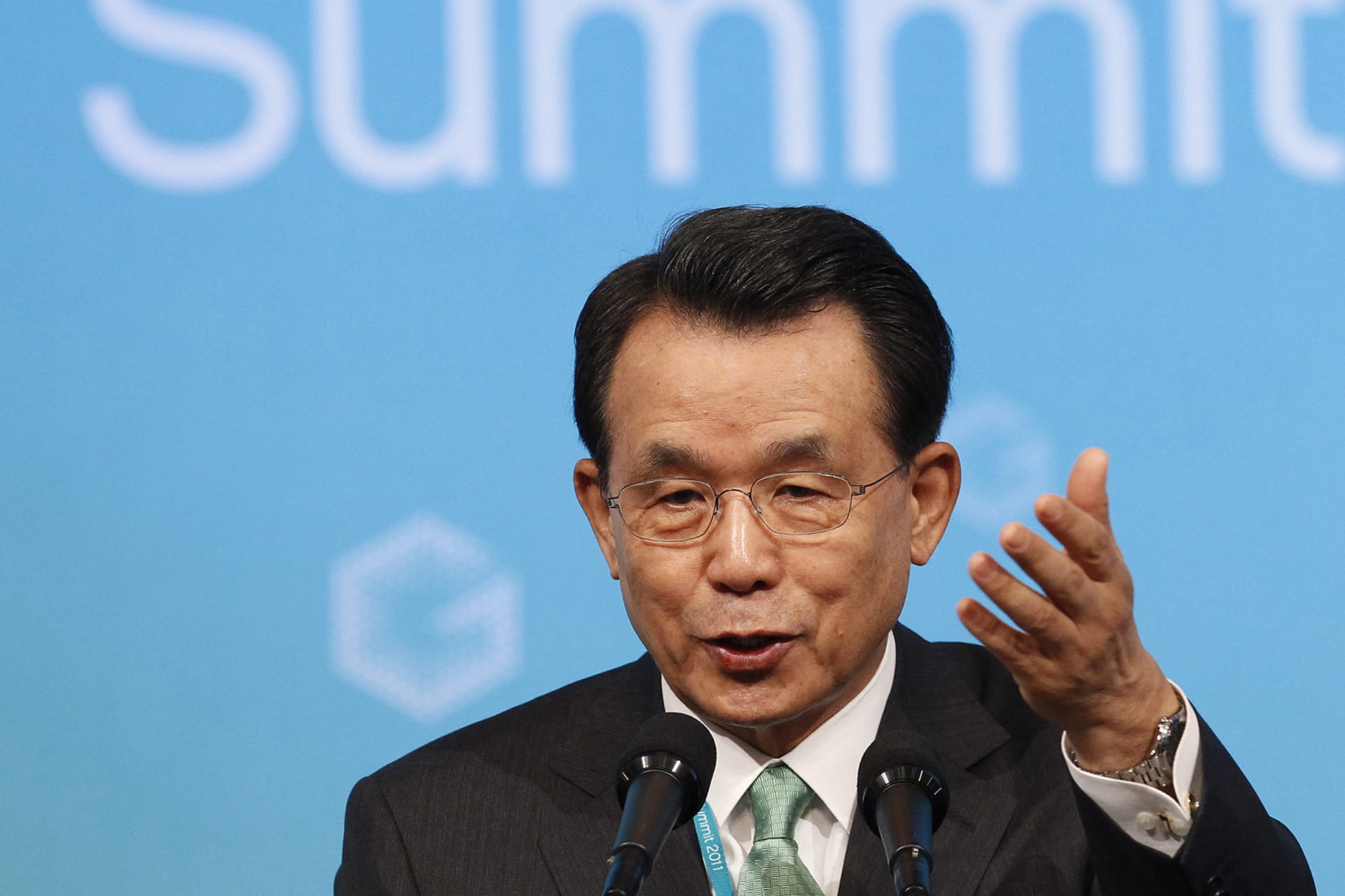 <p>Global Green Growth Institute chairman Han Seung-soo of South Korea delivers a keynote speech during the Global Green Growth Summit 2011 at a hotel in Seoul June 20, 2011.</p>
