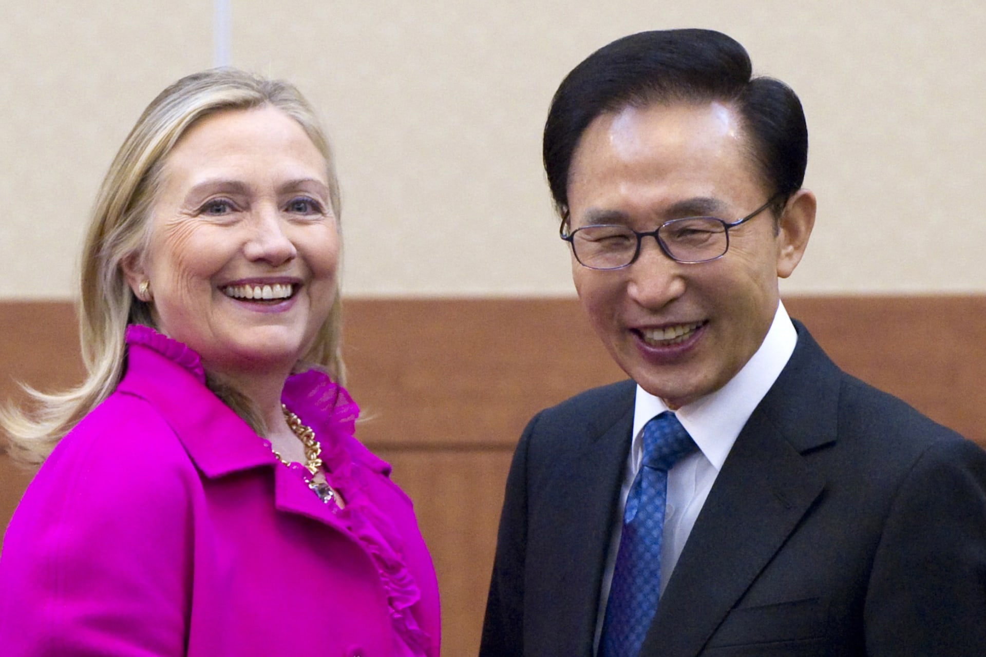<p>South Korean President Lee Myung-bak and U.S. Secretary of State Hillary Clinton shake hands during a meeting on the sidelines of the Fourth High Level Forum on Aid Effectiveness in Busan on November 30, 2011.</p>
