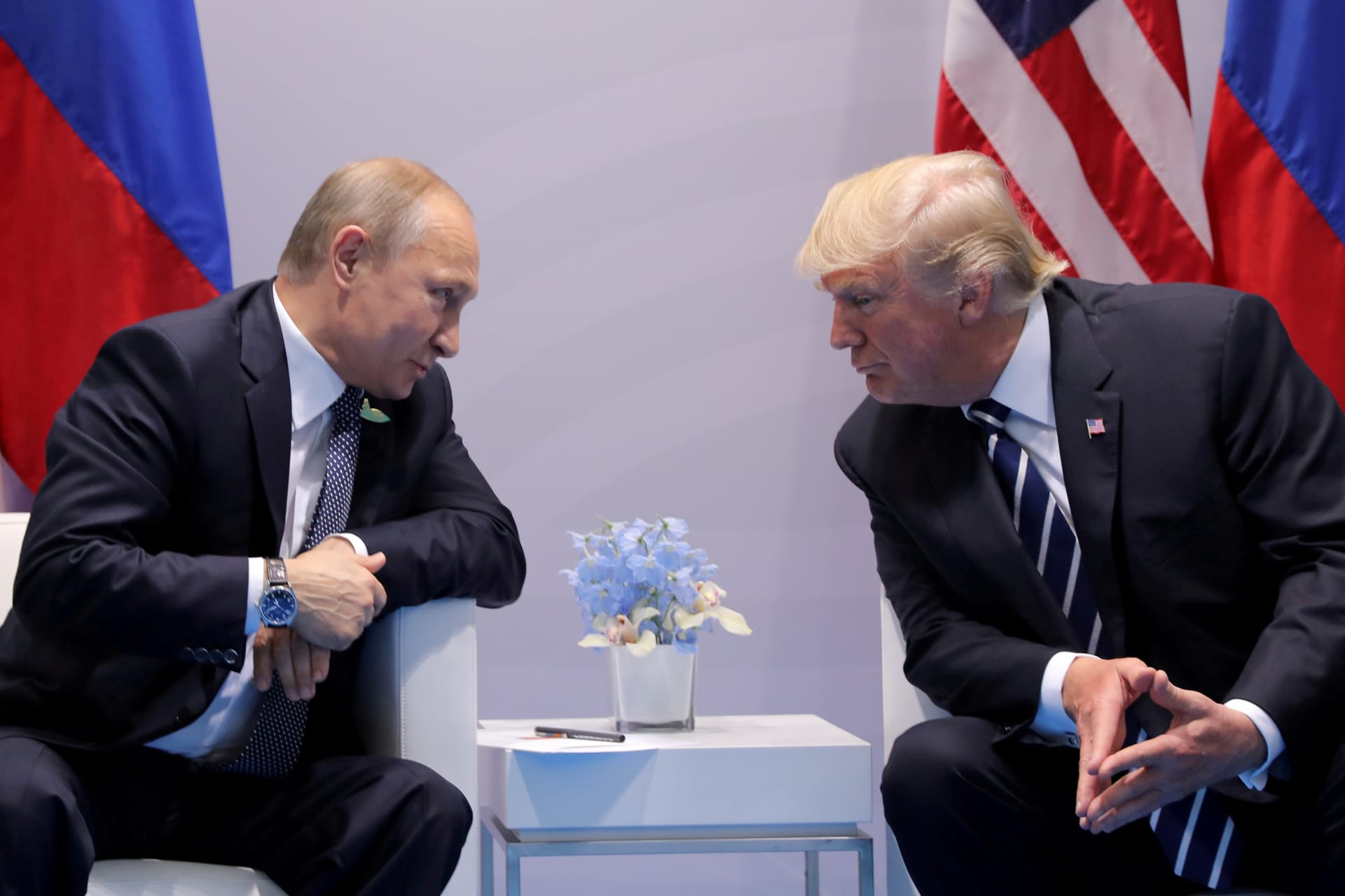 <p>Russia’s President Vladimir Putin talks to U.S. President Donald Trump. (CARLOS BARRIA/REUTERS)</p>
