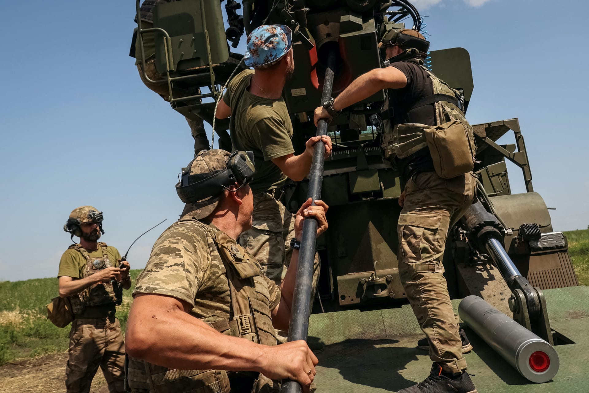 <p>Ukrainian servicemen prepare to fire a 2S22 Bohdana self-propelled howitzer towards Russian troops at a position near the city of Bakhmut.</p>