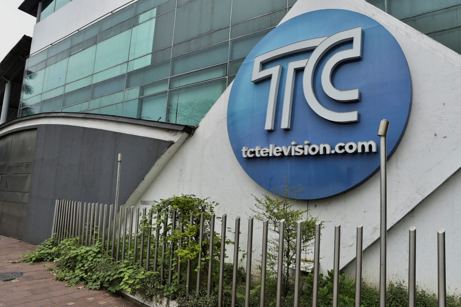 Photo of Ecuadorian TV Station Stormed by Armed Gunment