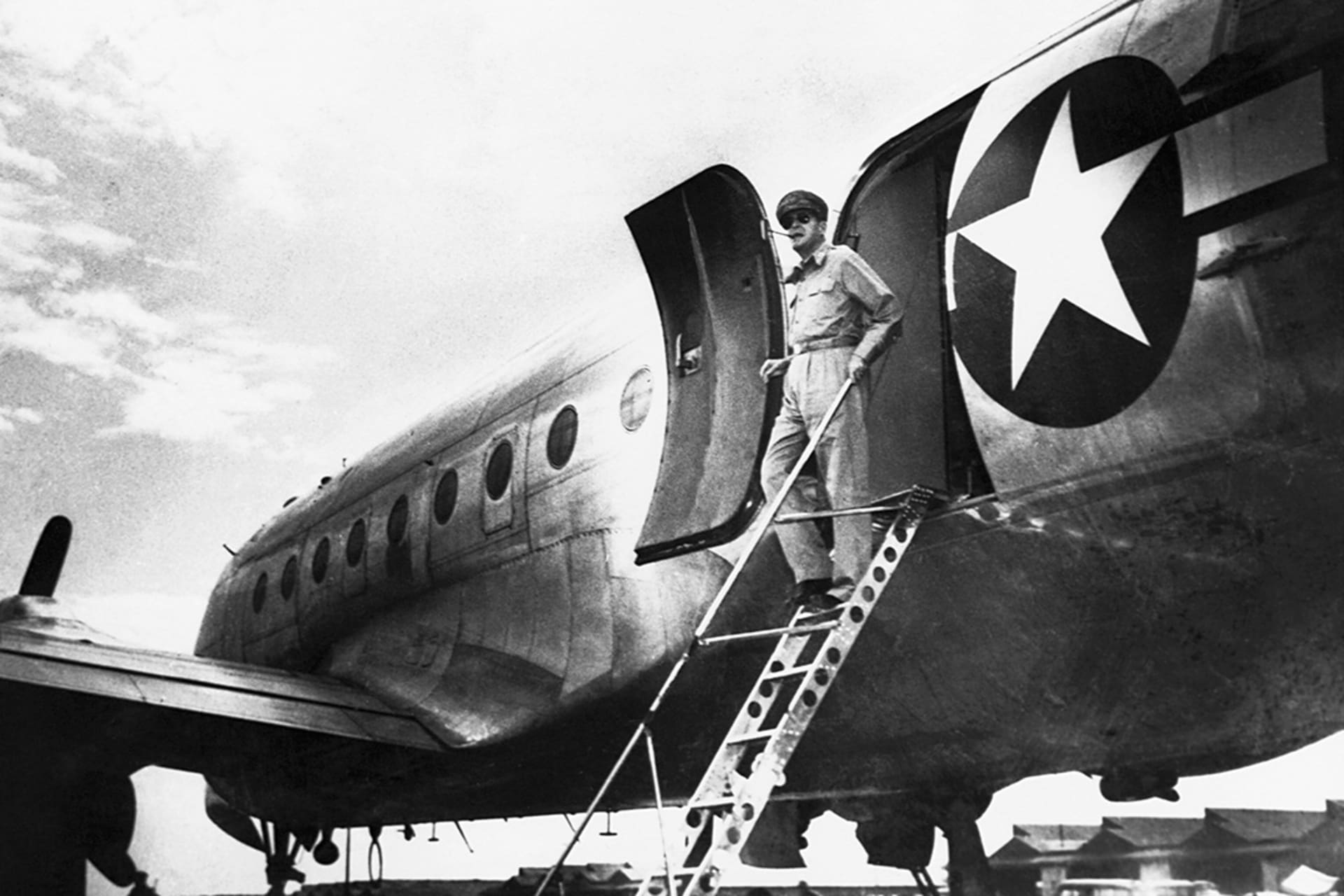General Douglas MacArthur arrives at Atsugi Air Base.