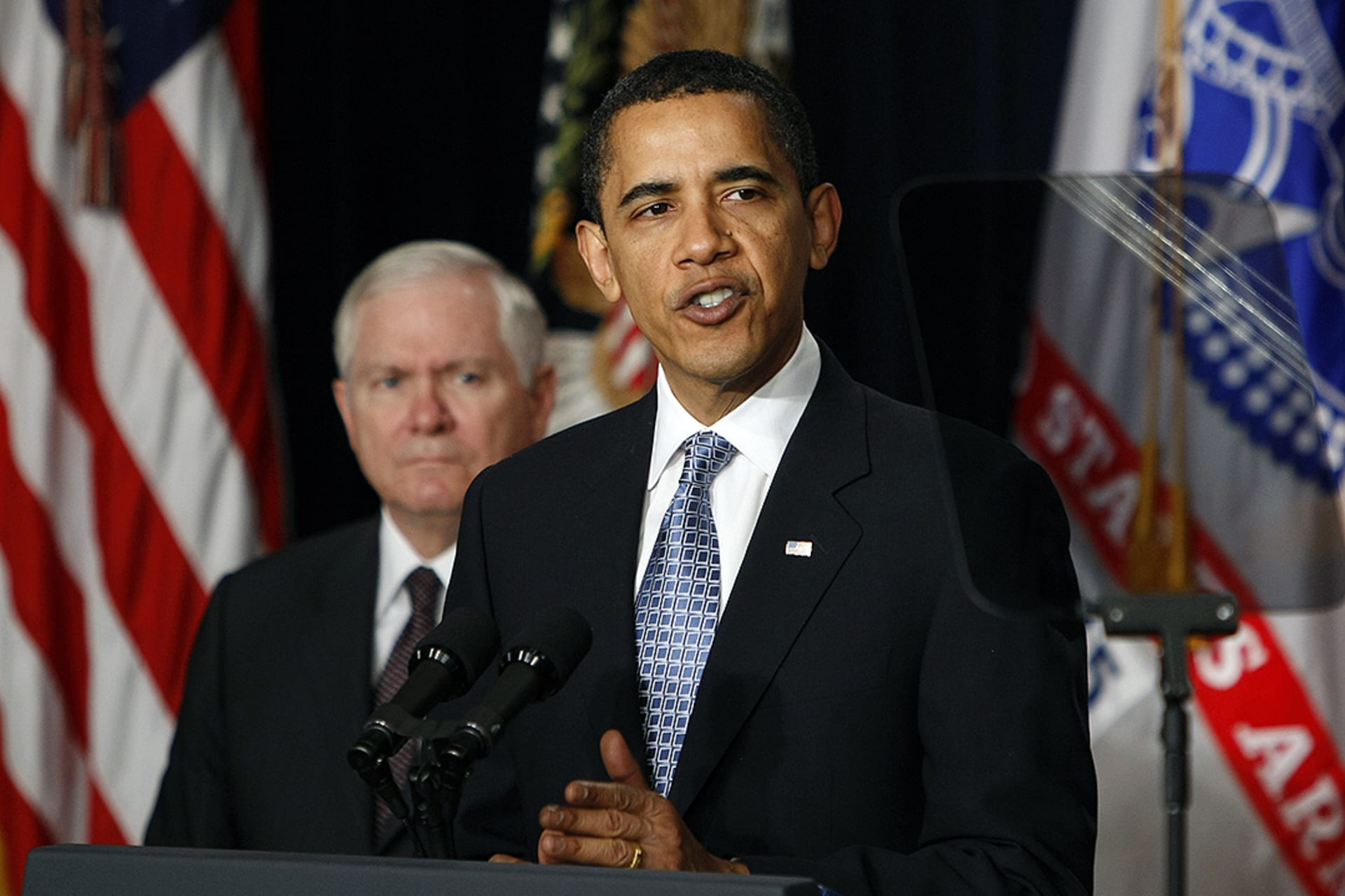 U.S. President Barack Obama and Secretary of Defense Robert Gates discuss the war in Afghanistan. 
