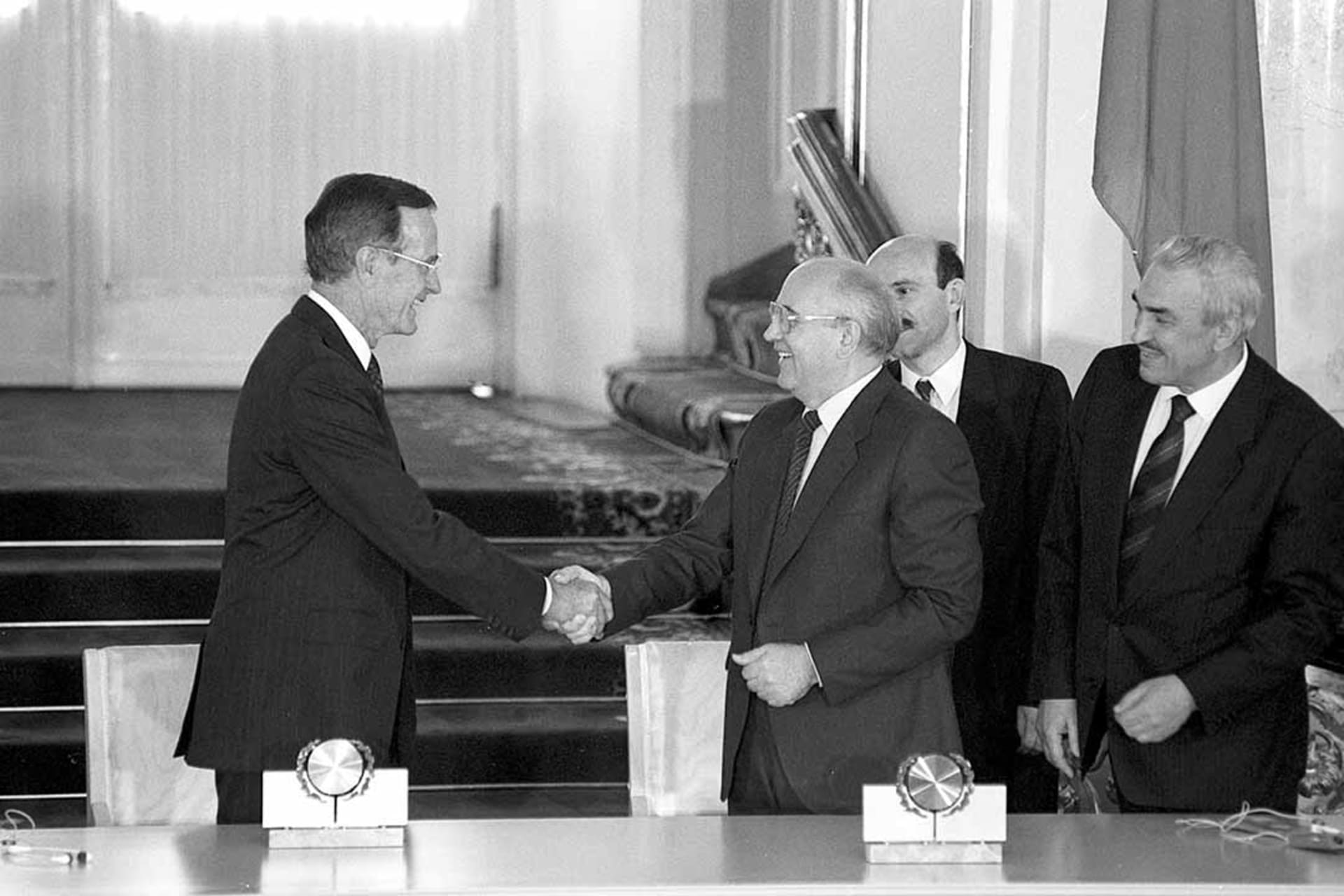 U.S. President George H.W. Bush and Soviet leader Mikhail Gorbachev at the signing of the START agreement. Sputnik/AP Photo