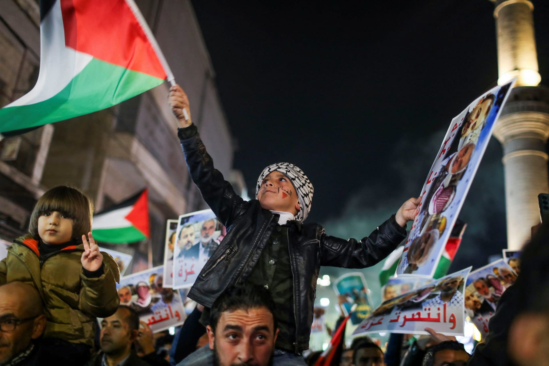 <p>People celebrate news of a ceasefire between Hamas and Israel, in Amman, Jordan, January 16, 2025.</p>