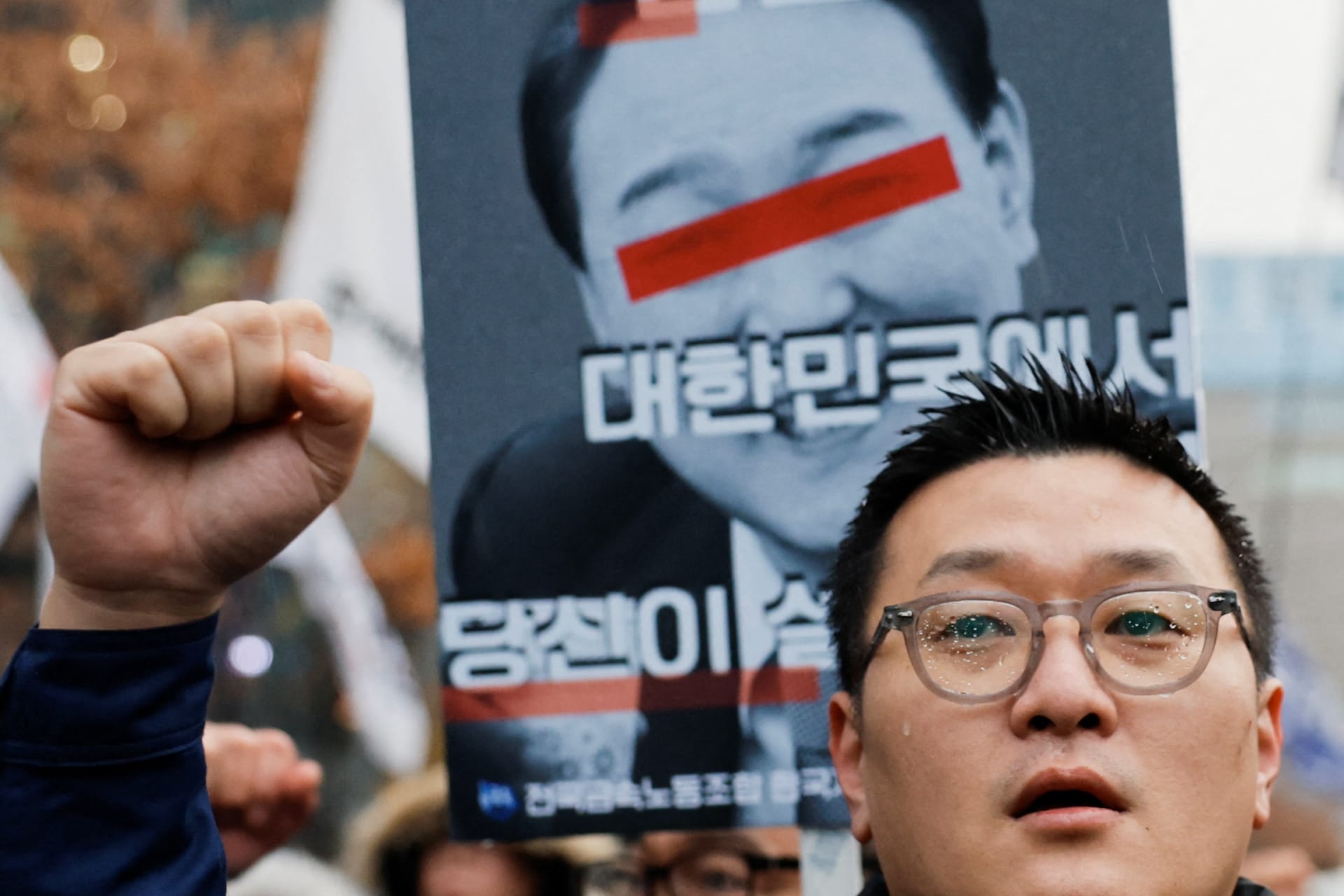 Turmoil in South Korea, French Government Collapses, Syrian Rebels Reignite Conflict, and More pic