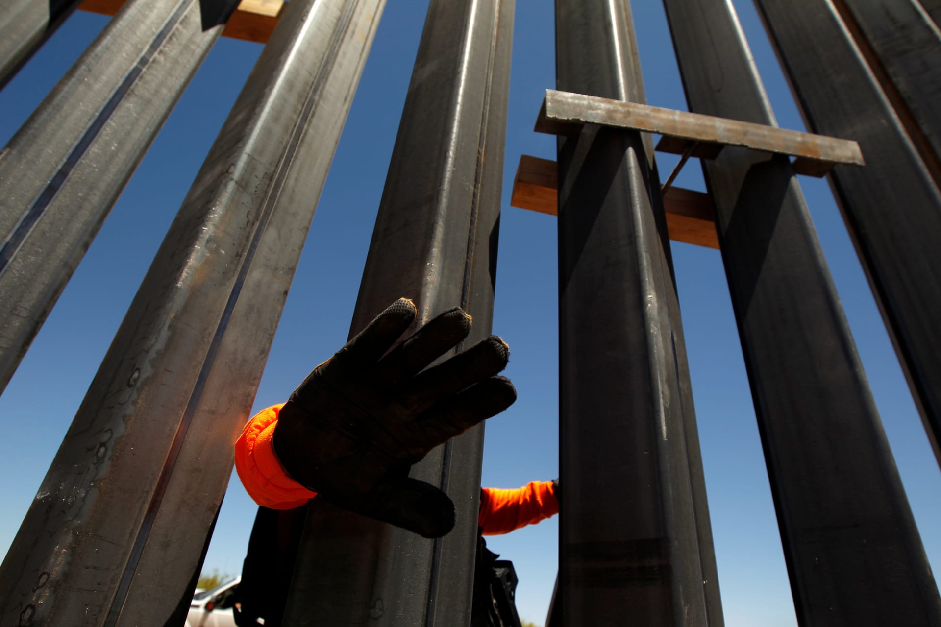 <p>A private security guard blocks the camera to avoid being photographed at a new section of the wall in Santa Teresa, New Mexico, April 23, 2018.</p>
