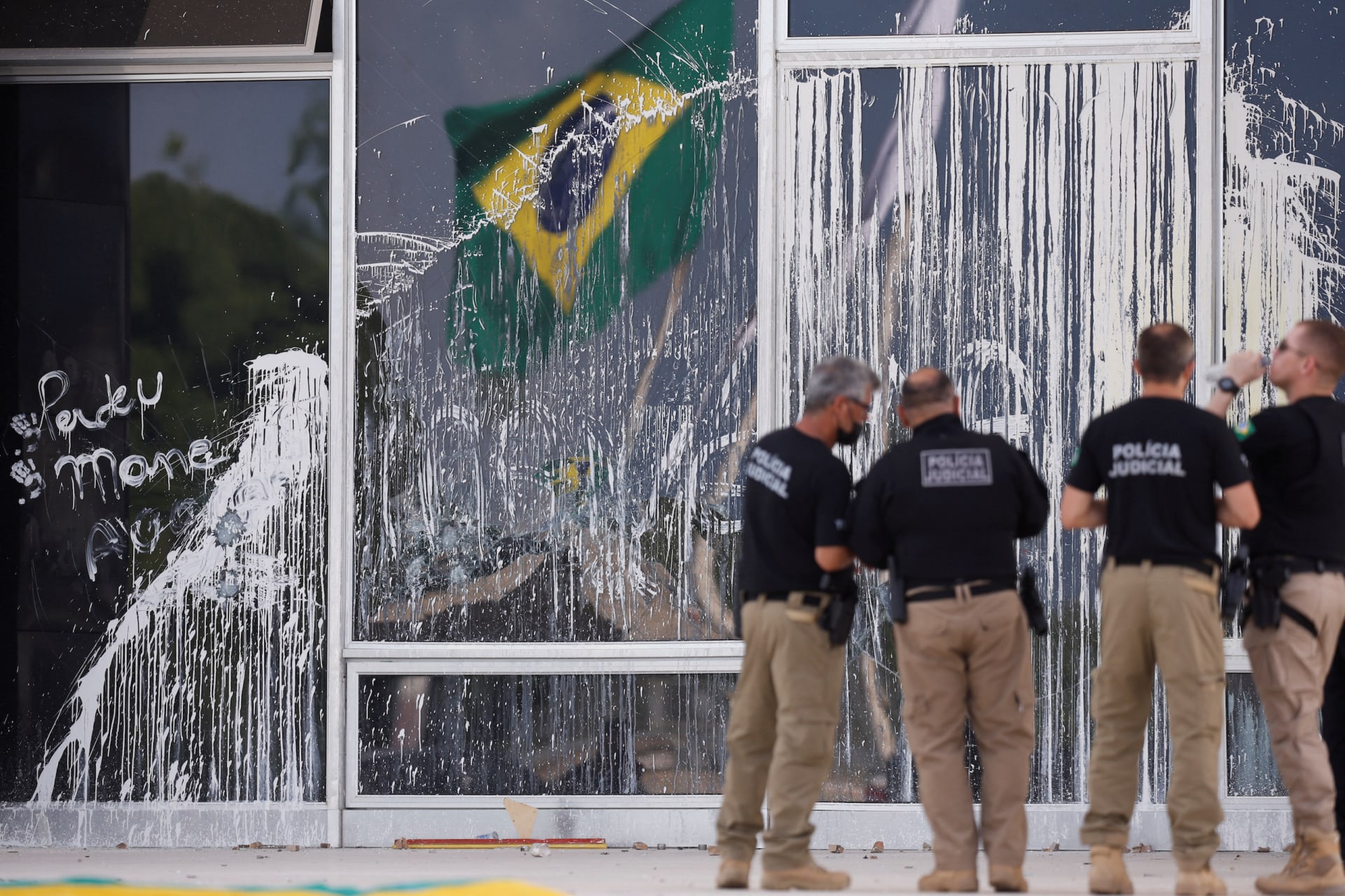 Attack on Brazil’s Capital, Japan’s PM Visits Washington, Czech Presidential Election, and More Picture